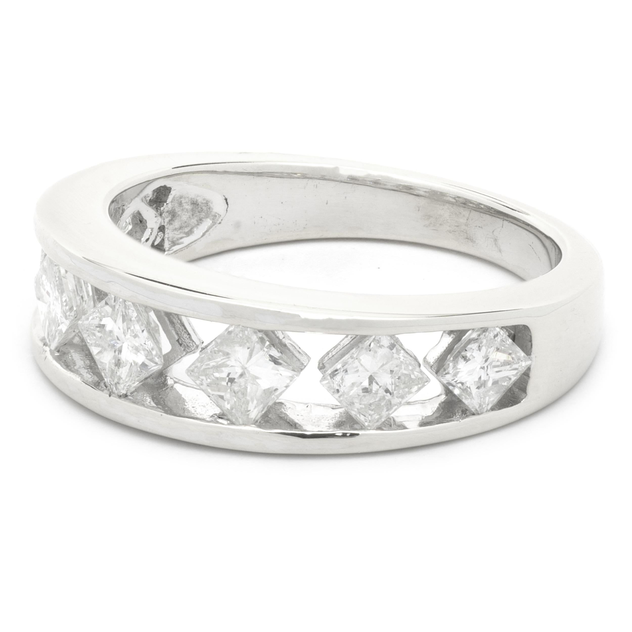 Taglio princess Fascia di diamanti in oro bianco 14 carati in vendita