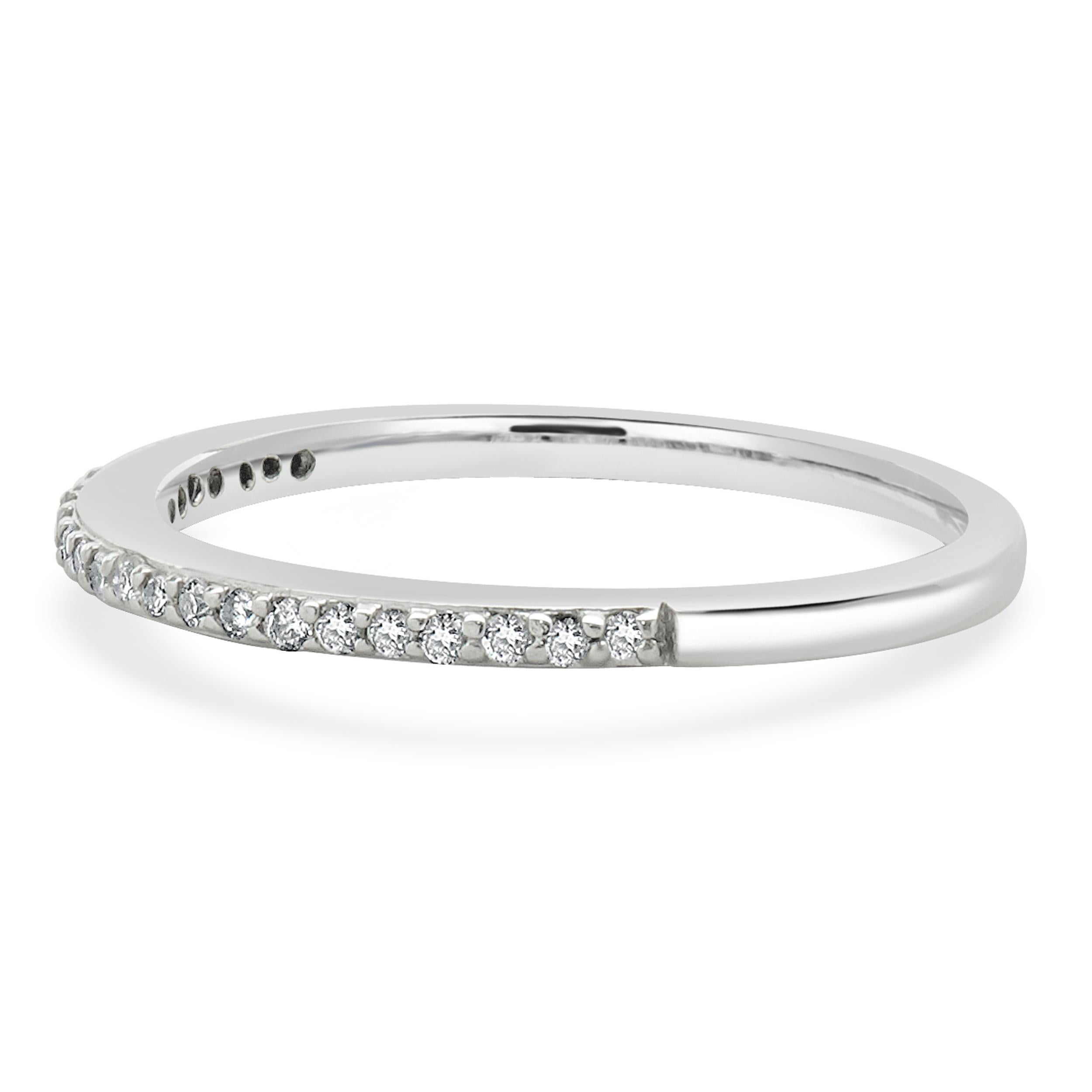 Taglio brillante Fascia di diamanti in oro bianco 14 carati in vendita