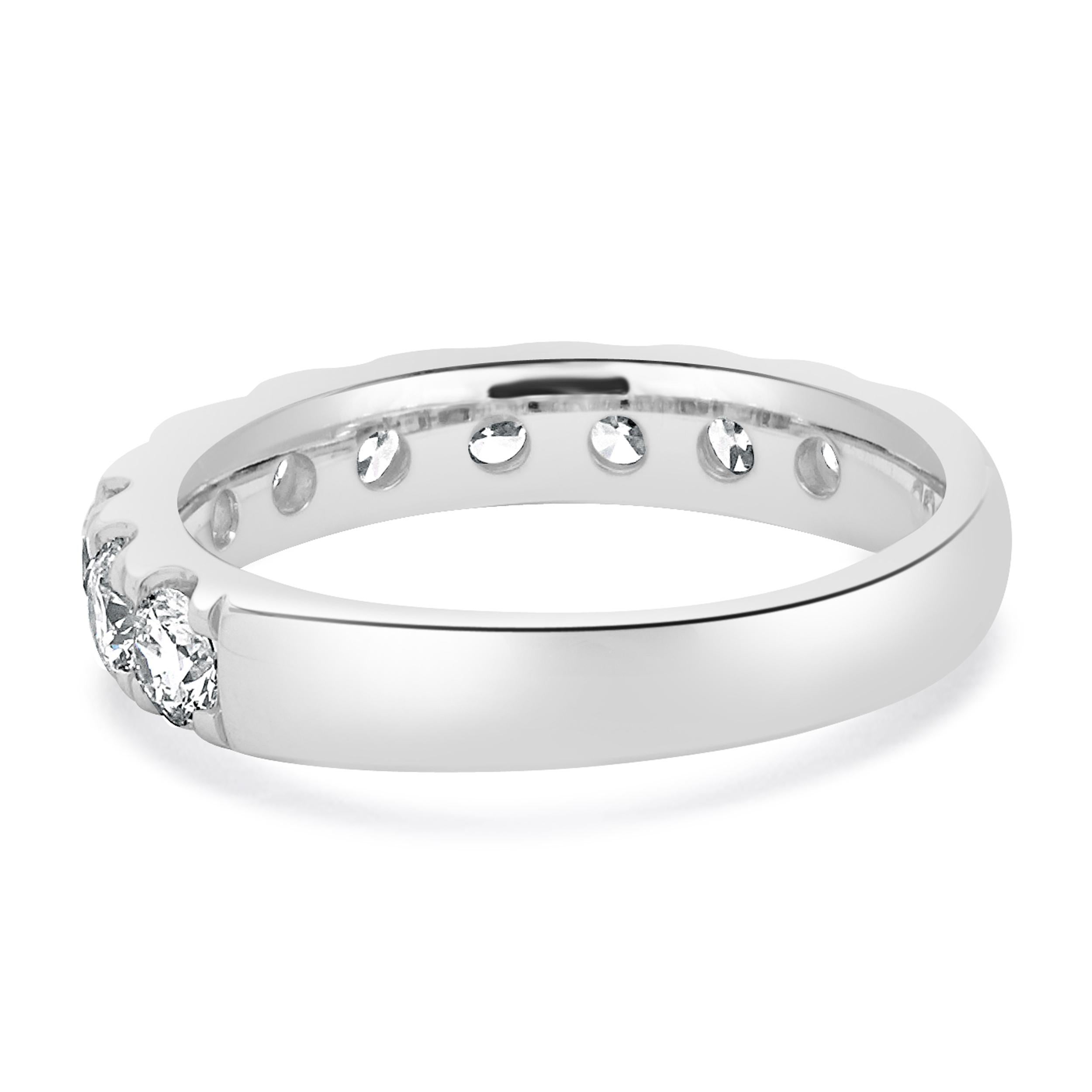 Anillo de diamantes de oro blanco de 14 quilates Corte brillante en venta