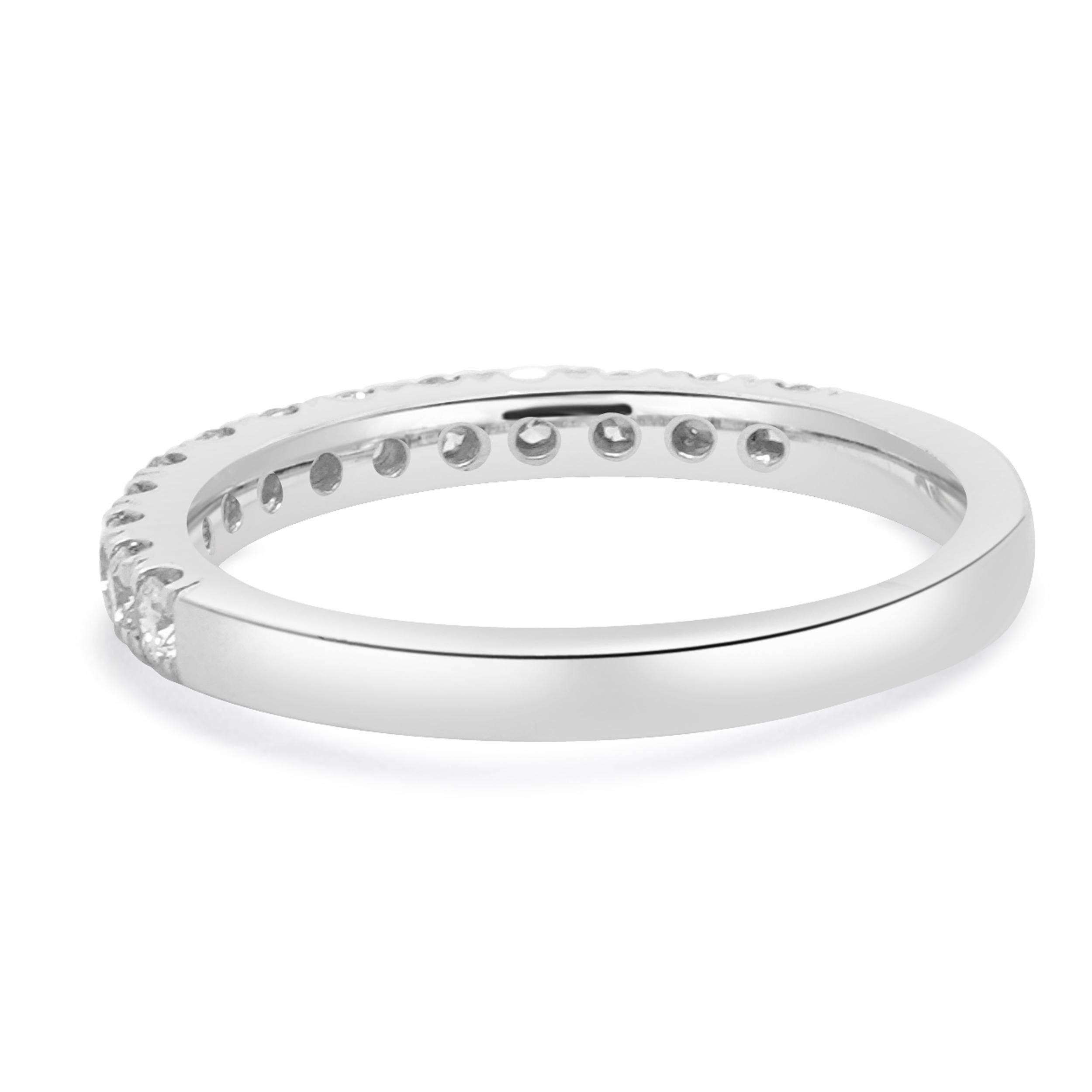 Taglio brillante Fascia di diamanti in oro bianco 14 carati in vendita
