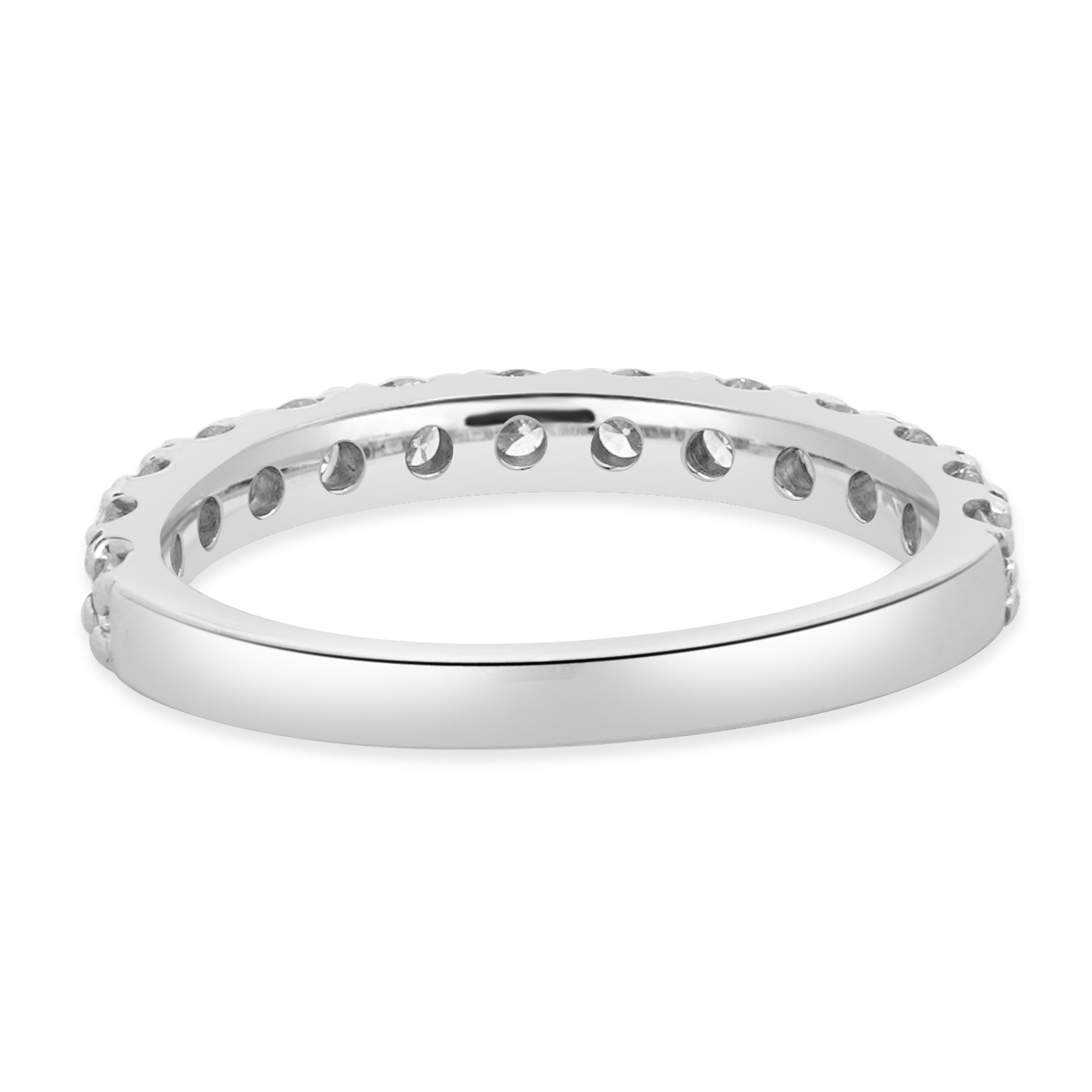 Anillo de diamantes de oro blanco de 14 quilates Corte redondo en venta