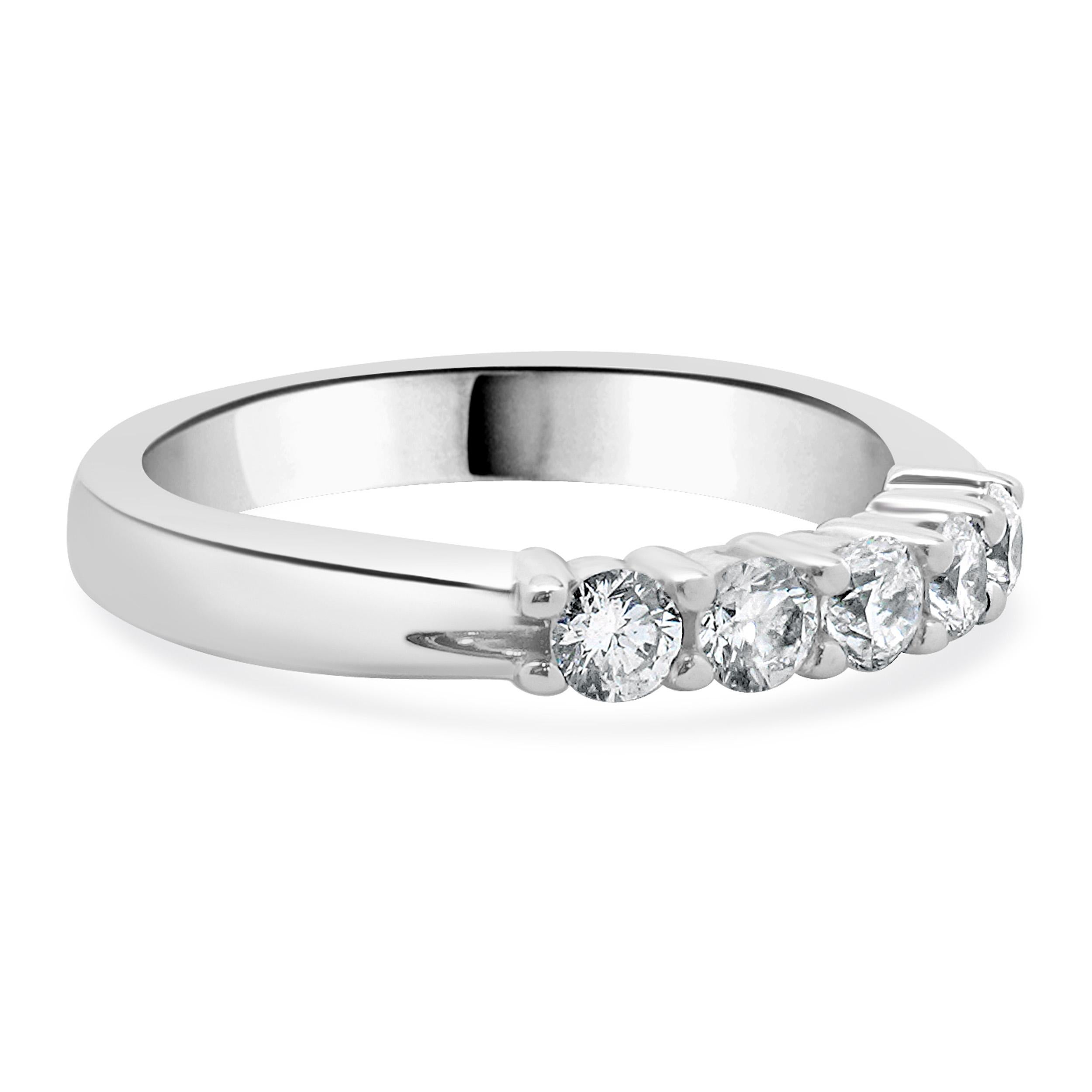 14 Karat White Gold Diamond Band In Excellent Condition For Sale In Scottsdale, AZ