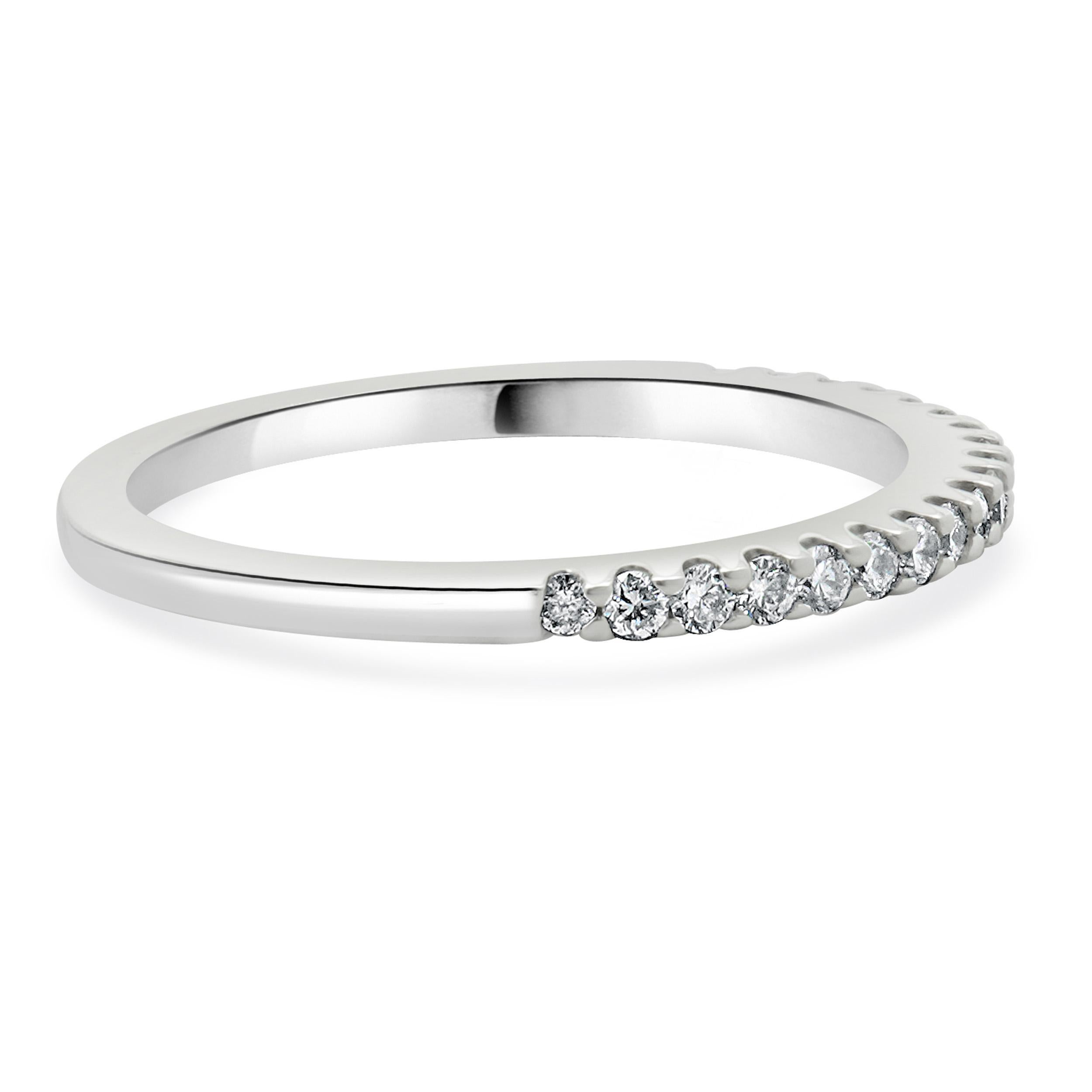 14 Karat White Gold Diamond Band In Excellent Condition For Sale In Scottsdale, AZ