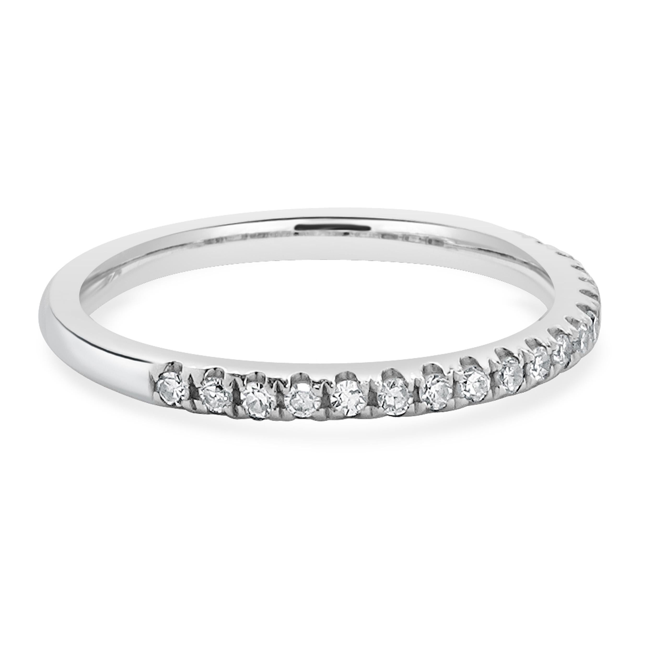 14 Karat White Gold Diamond Band In Excellent Condition For Sale In Scottsdale, AZ