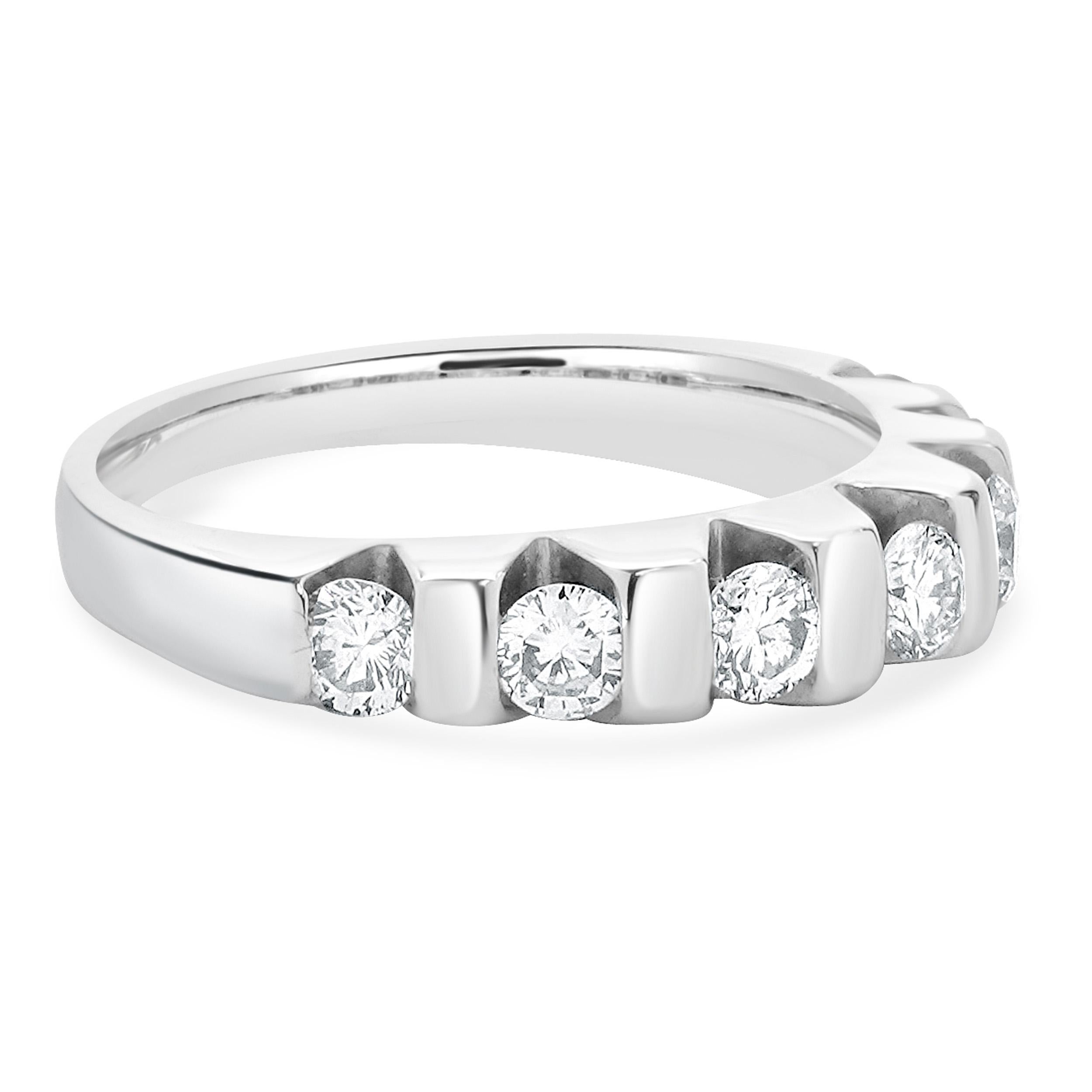 14 Karat White Gold Diamond Band In Excellent Condition For Sale In Scottsdale, AZ