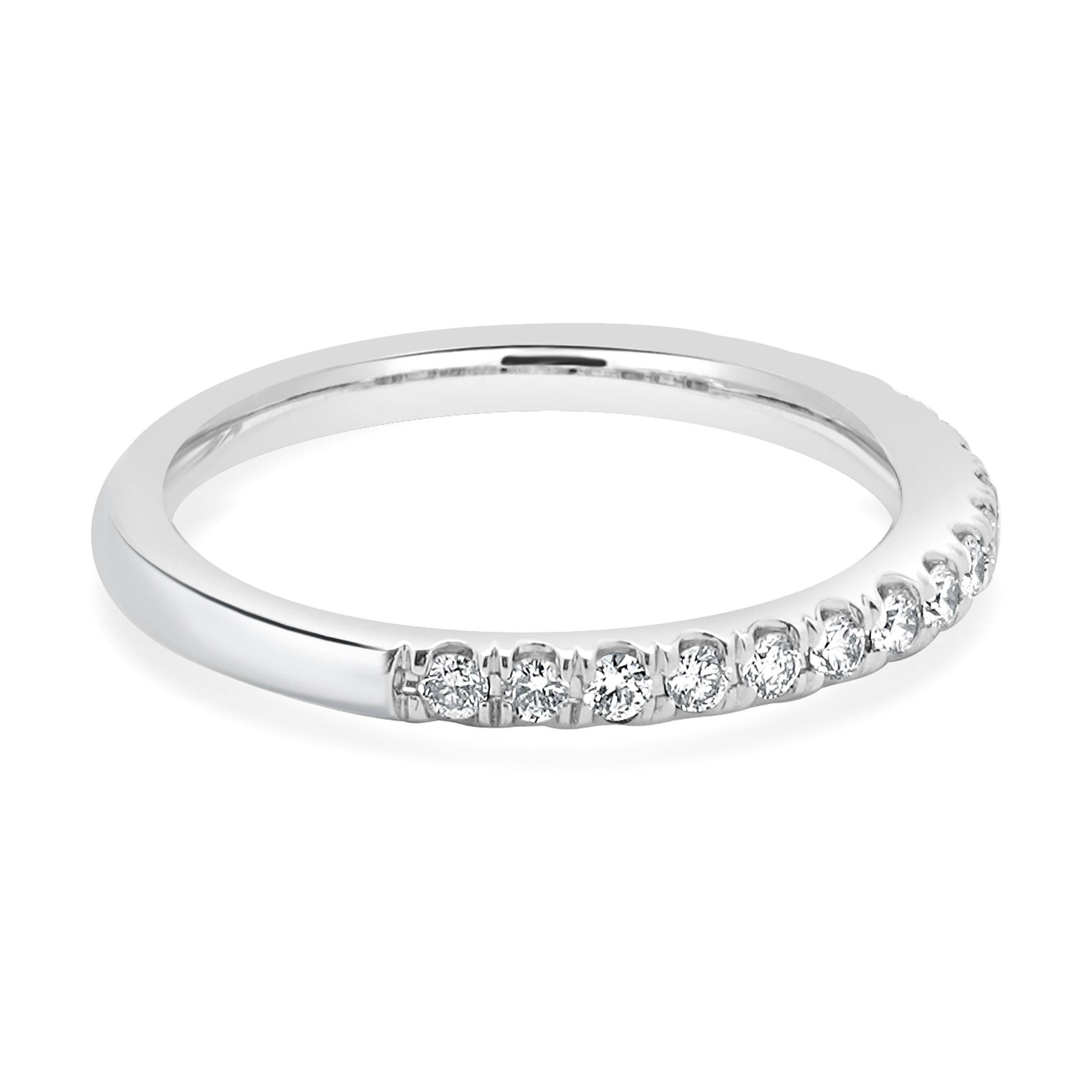 14 Karat White Gold Diamond Band In Excellent Condition For Sale In Scottsdale, AZ