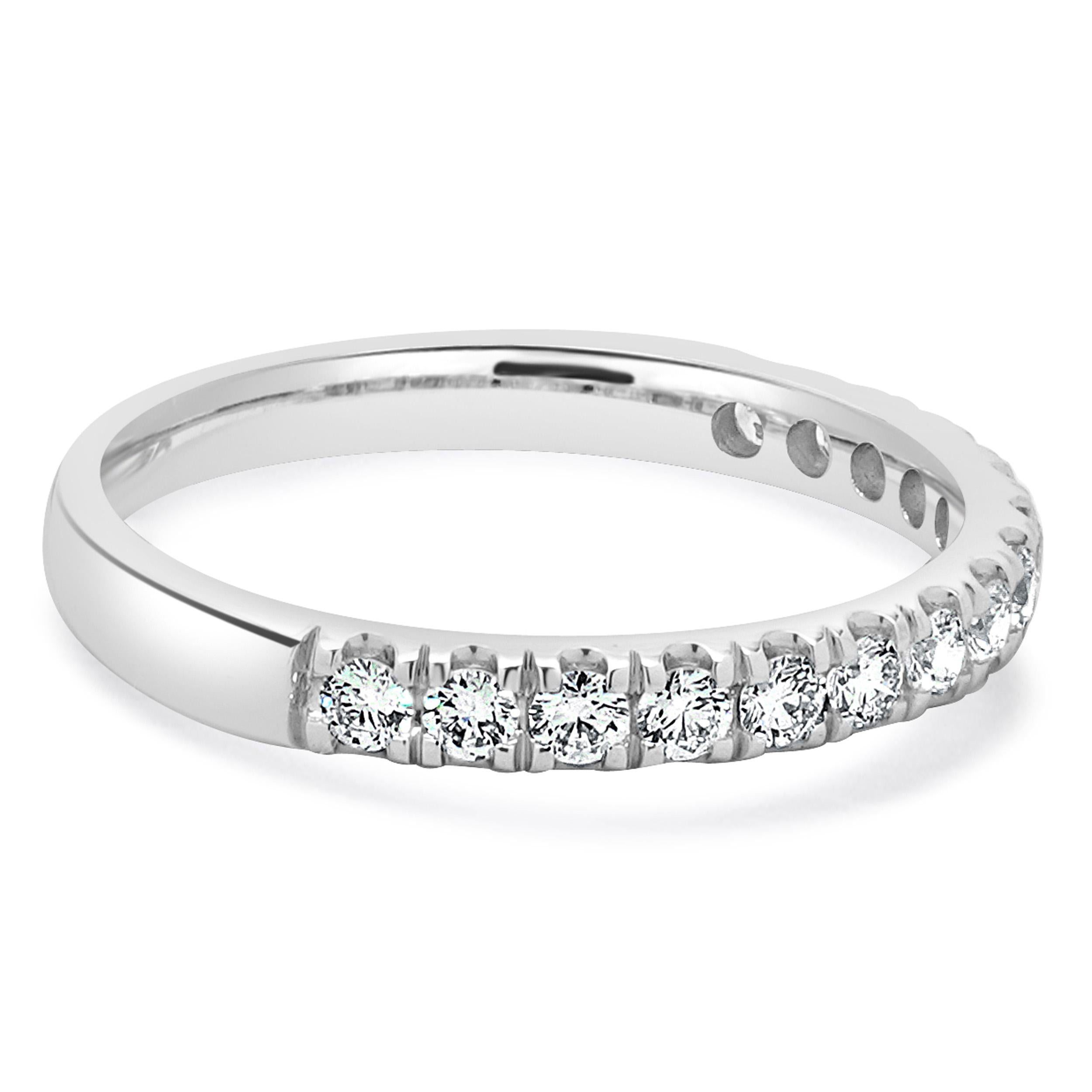Anillo de diamantes de oro blanco de 14 quilates en Excelente estado para la venta en Scottsdale, AZ
