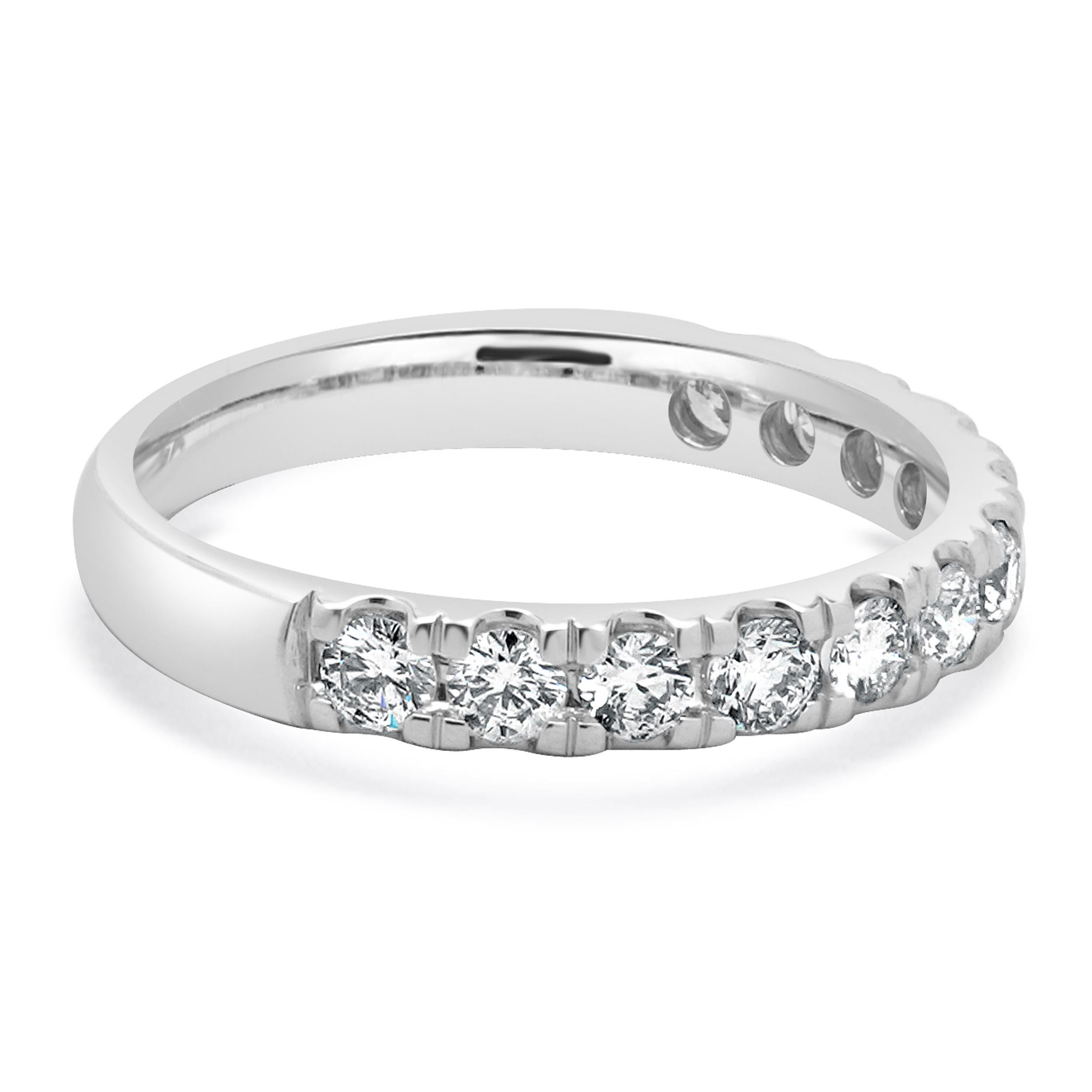 Anillo de diamantes de oro blanco de 14 quilates en Excelente estado para la venta en Scottsdale, AZ