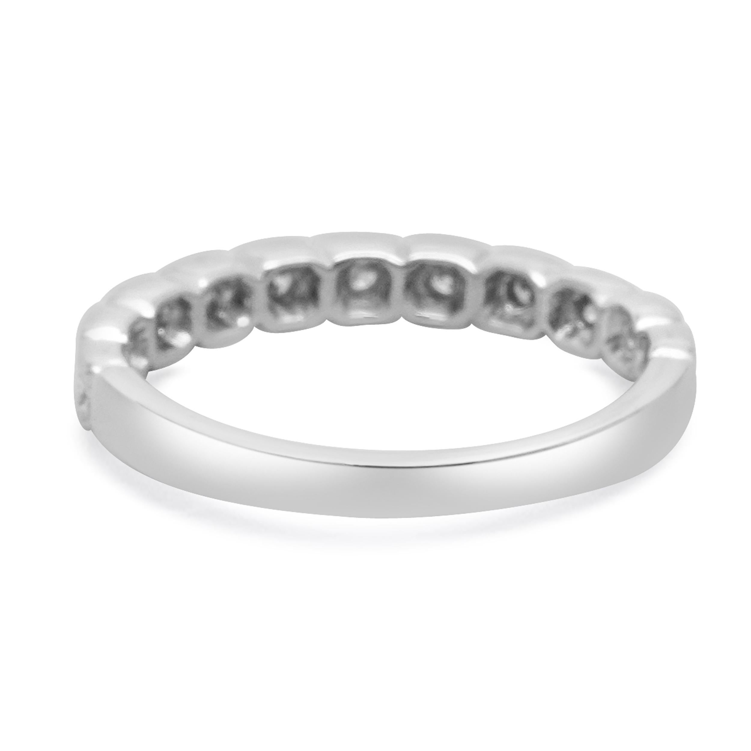 Anillo de diamantes de oro blanco de 14 quilates en Excelente estado para la venta en Scottsdale, AZ