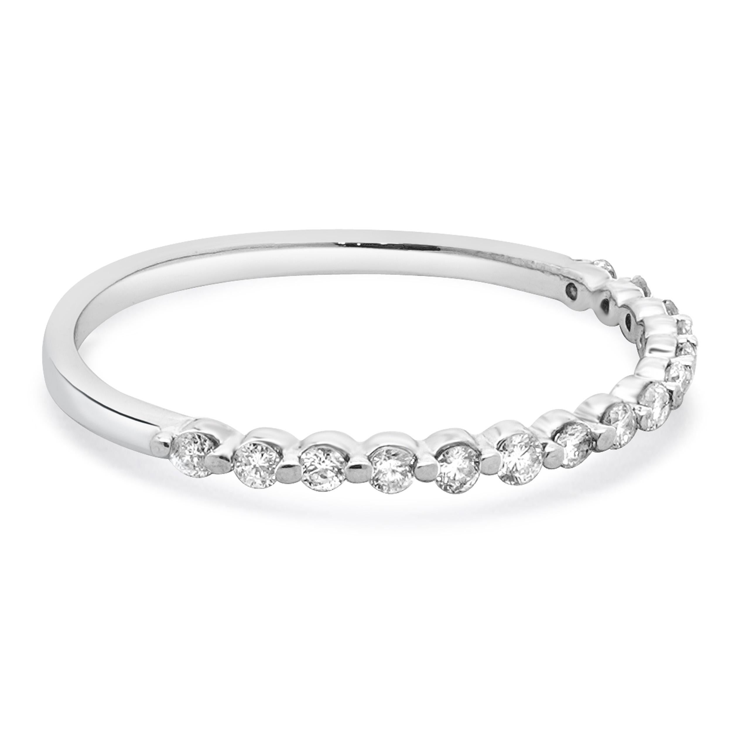 Anillo de diamantes de oro blanco de 14 quilates en Excelente estado para la venta en Scottsdale, AZ