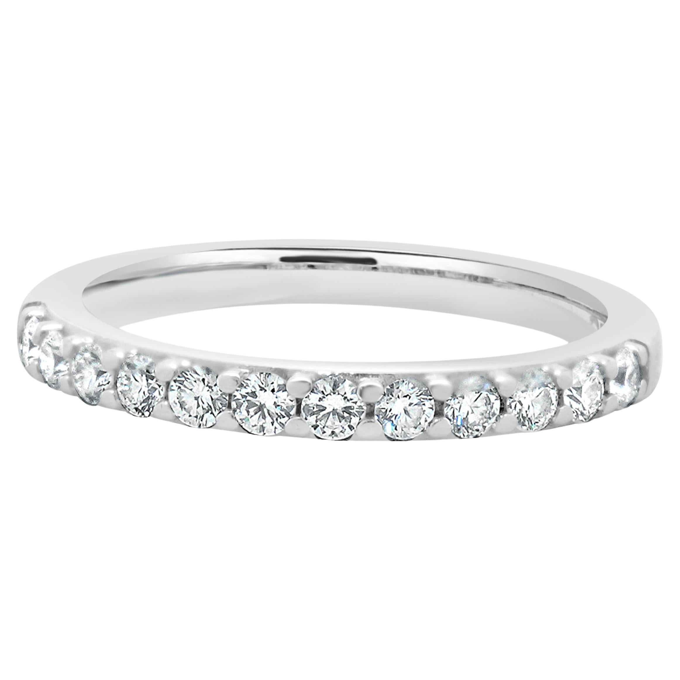 Anillo de diamantes de oro blanco de 18 quilates