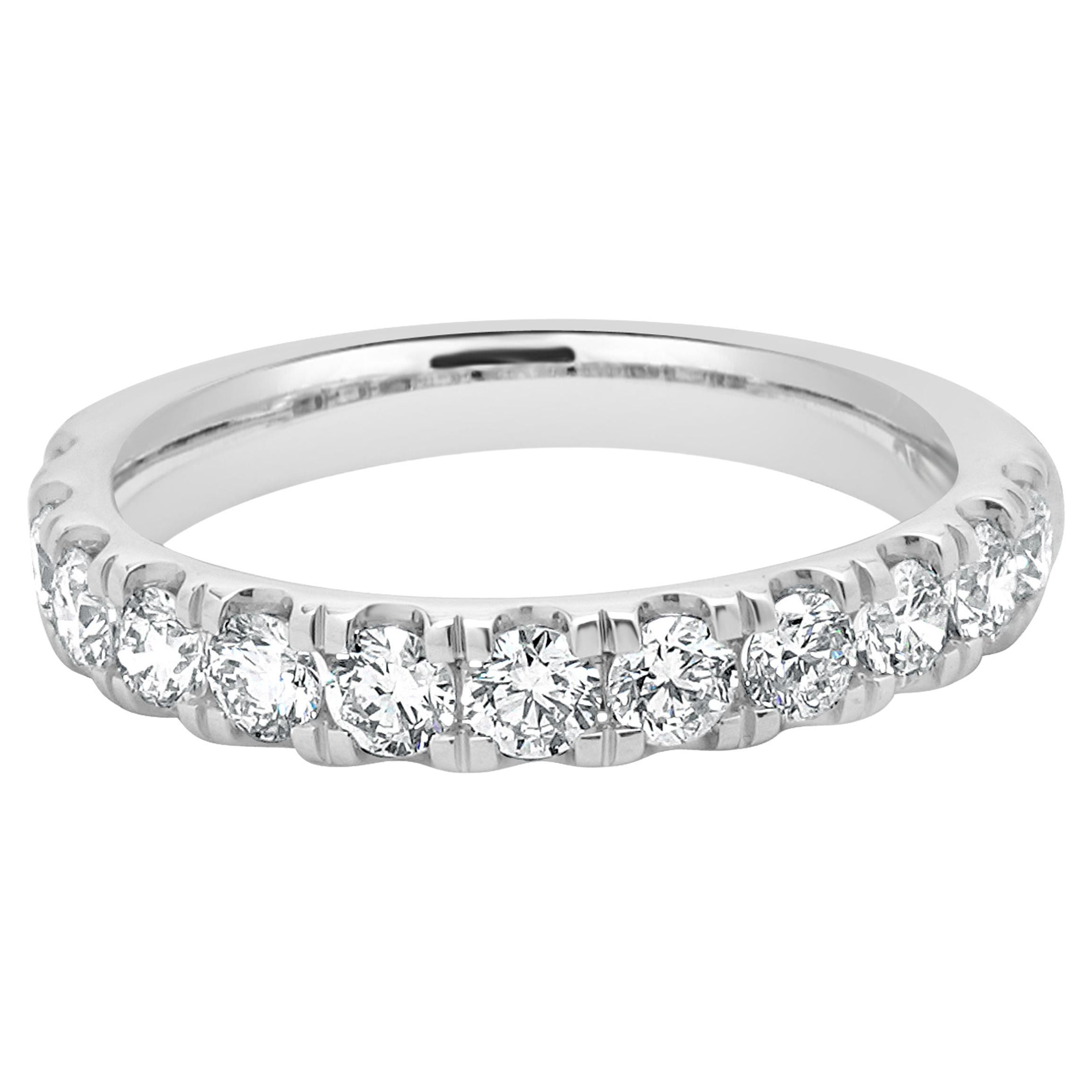 Anillo de diamantes de oro blanco de 14 quilates en venta