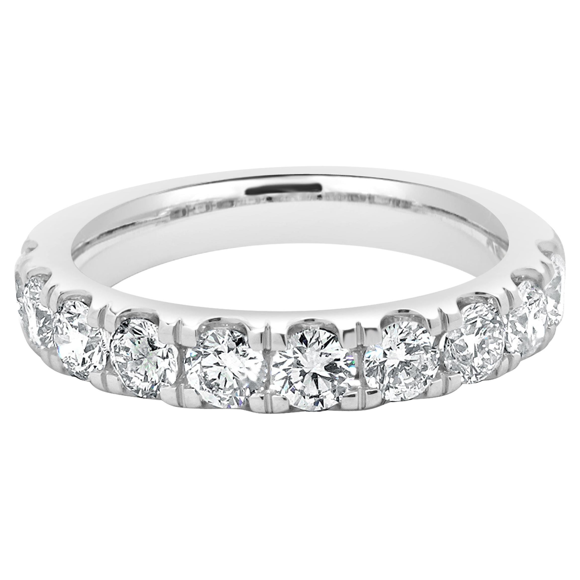 Anillo de diamantes de oro blanco de 14 quilates en venta