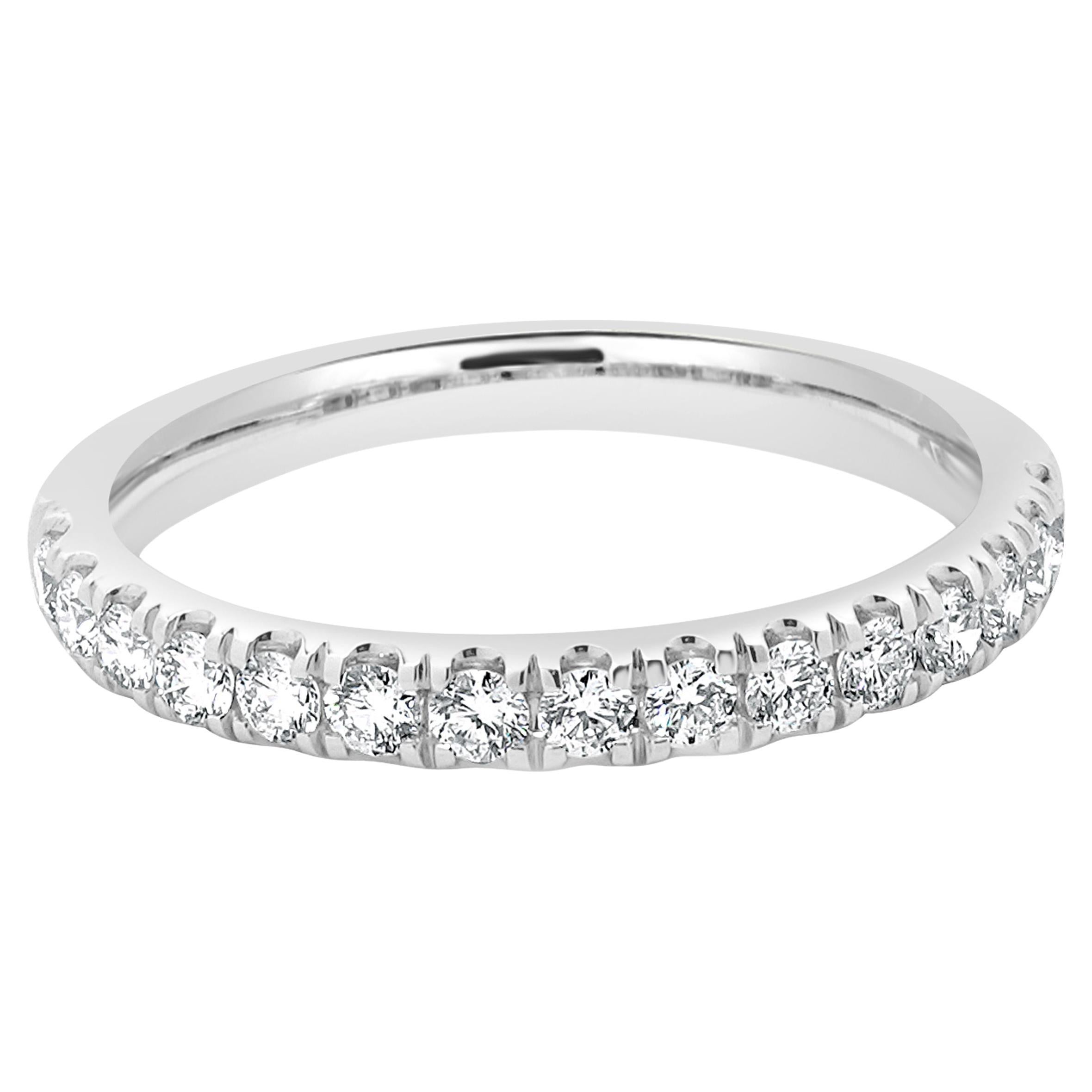 Anillo de diamantes de oro blanco de 14 quilates en venta