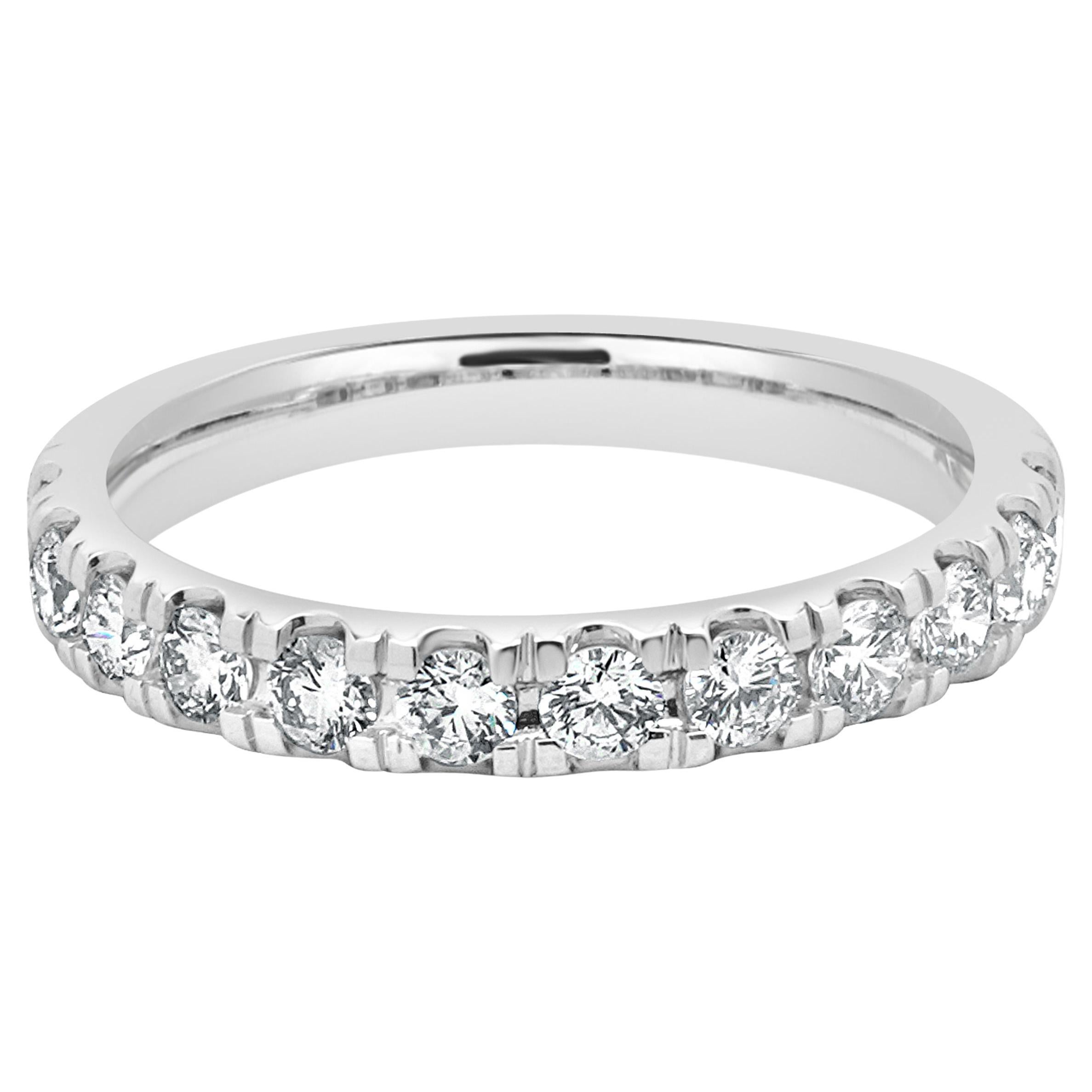 Anillo de diamantes de oro blanco de 14 quilates en venta