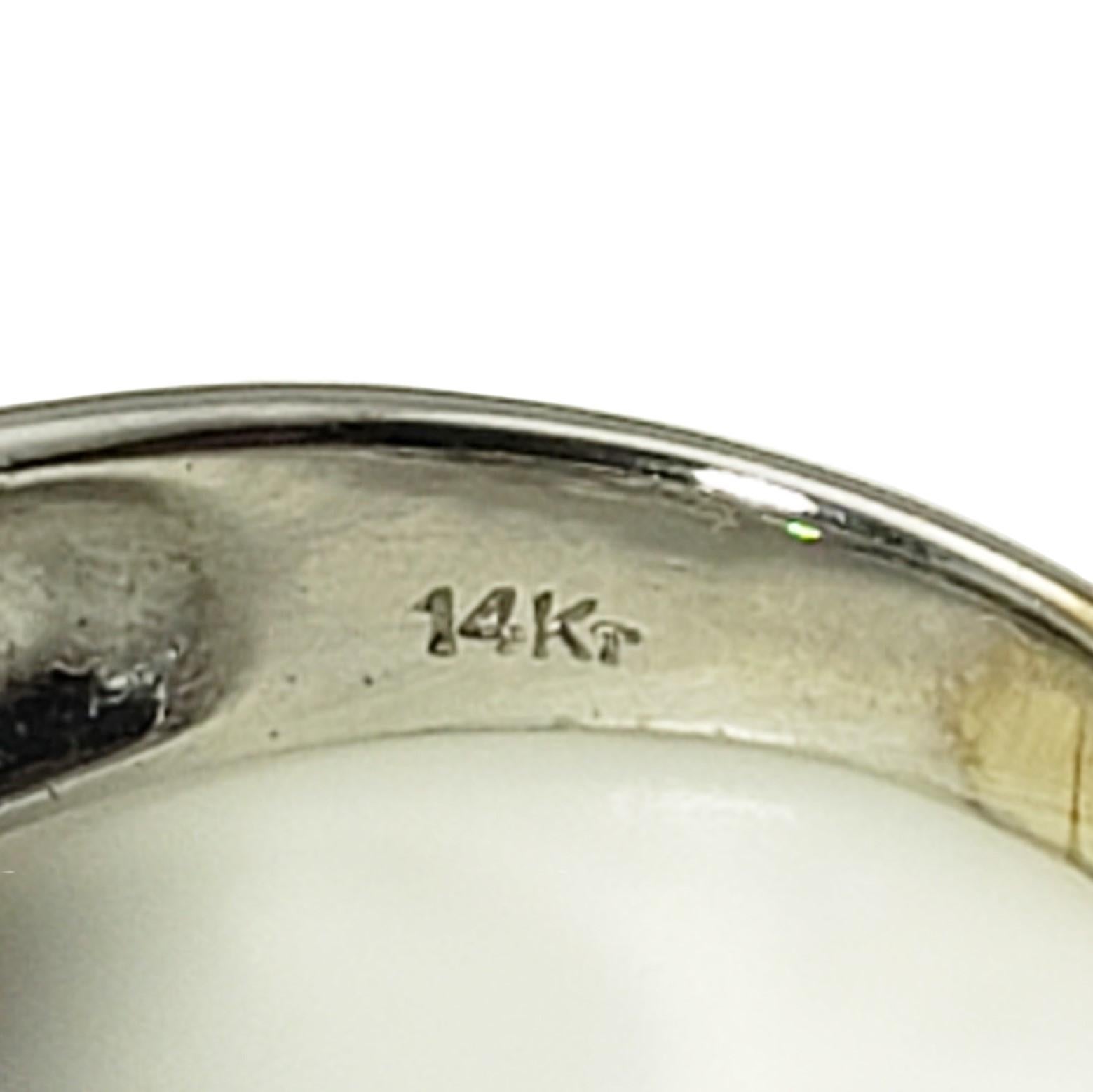 Vintage 14 Karat White Gold and Diamond Band Ring Size 4.75-

Cette bague étincelante comporte 60 diamants baguettes sertis dans de l'or blanc 14K aux détails magnifiques. Largeur : 9 mm. Tige : 3 mm.

Poids total approximatif des diamants : 1.20