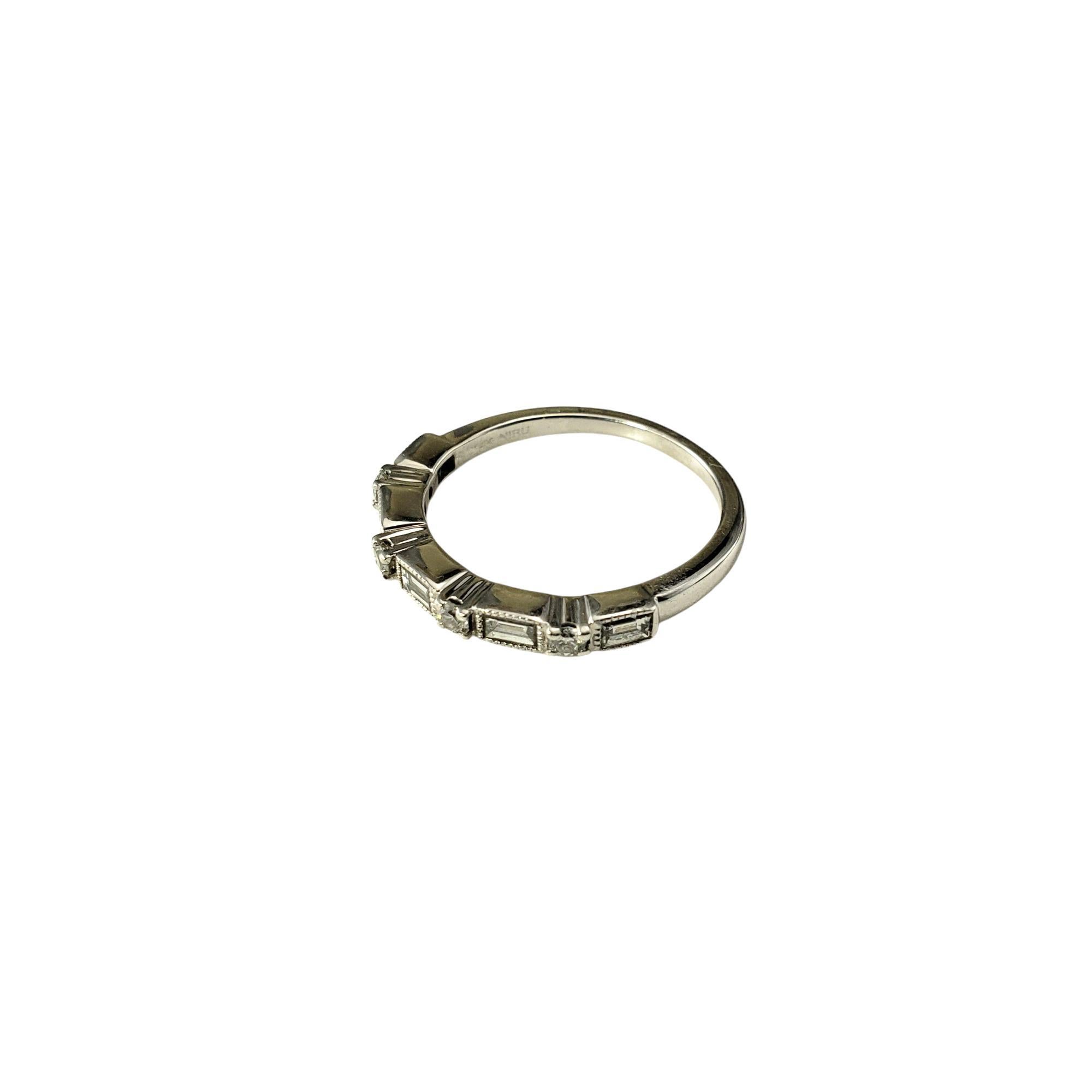 Anillo de oro blanco de 14 quilates con diamantes talla 5.5 #21537 en Bueno estado para la venta en Washington Depot, CT