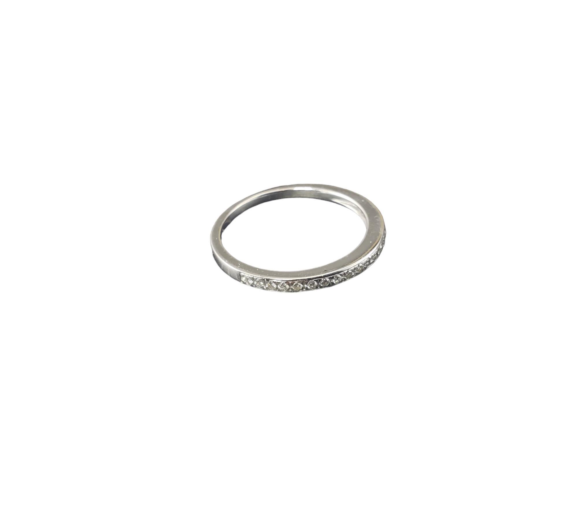 14 Karat Weißgold Diamant-Ring Größe 5,75 #17590 im Zustand „Gut“ im Angebot in Washington Depot, CT
