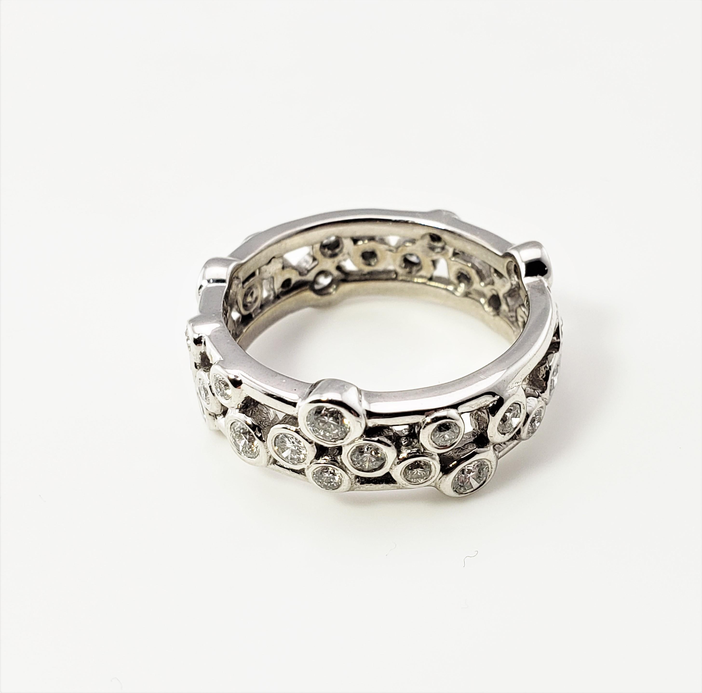 Anello a fascia con diamanti in oro bianco 14 carati In condizioni buone in vendita a Washington Depot, CT