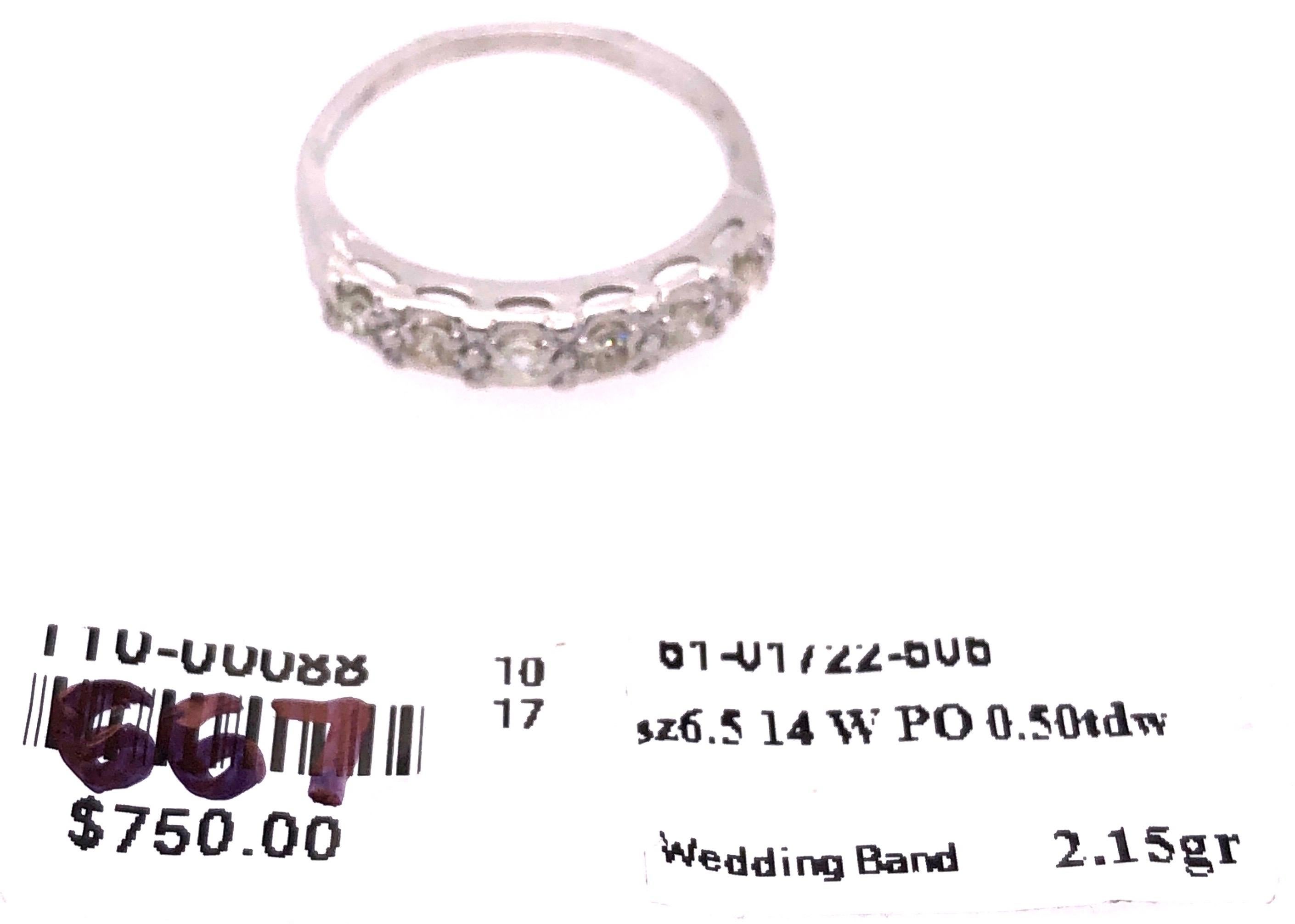 Moderne Alliance d'anniversaire de mariage en or blanc 14 carats avec diamants d'un poids total de 0,50 carat en vente