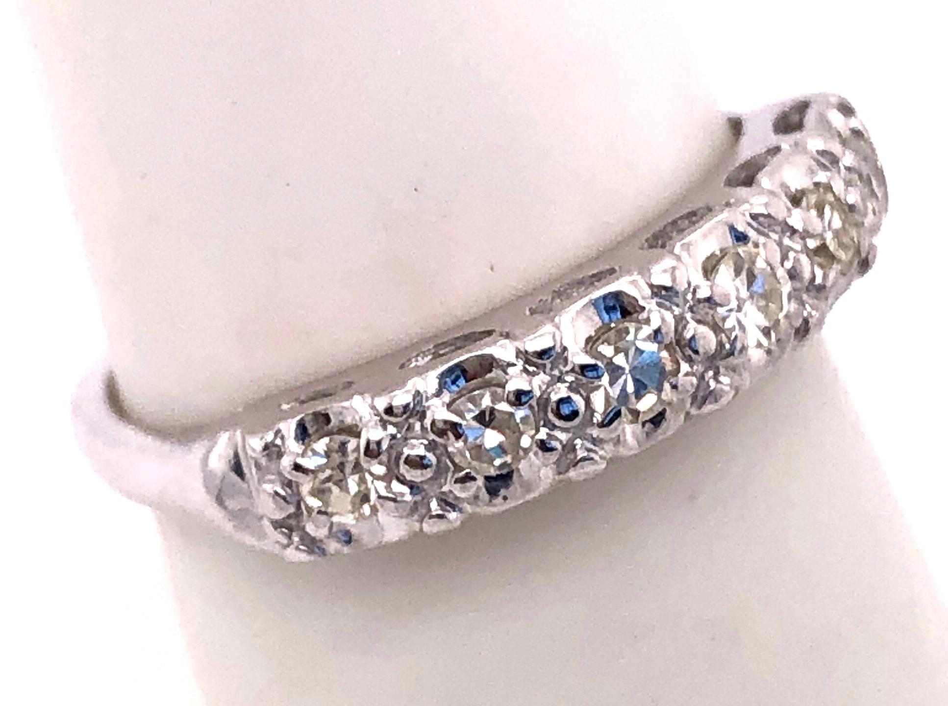 Alliance d'anniversaire de mariage en or blanc 14 carats avec diamants d'un poids total de 0,50 carat en vente 2