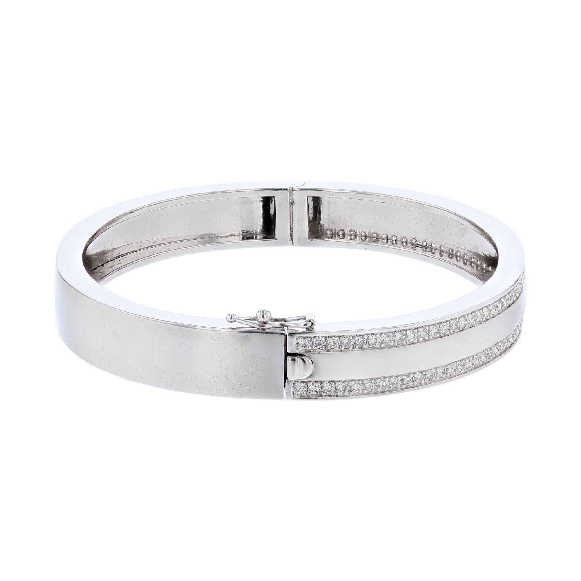 Contemporaneo Bangle con diamanti in oro bianco 14 carati in vendita