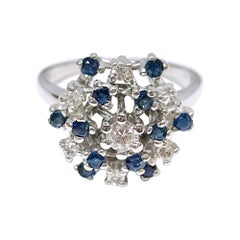 Bague en or blanc avec diamants et saphir bleu