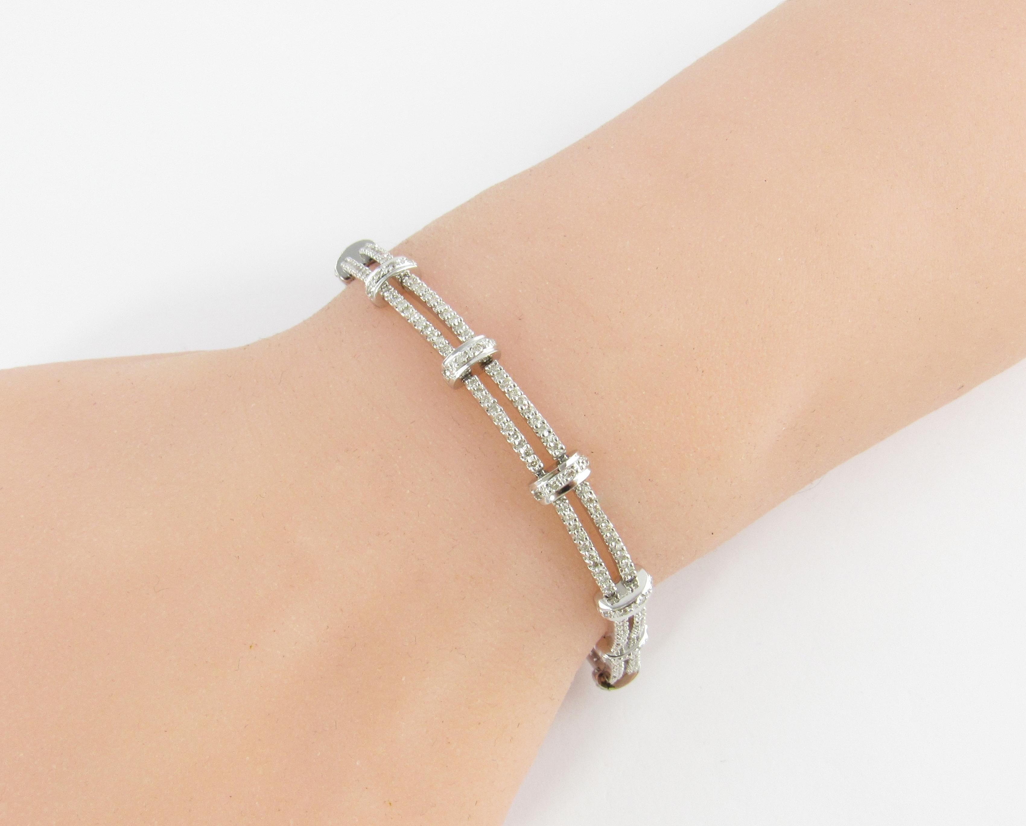 Pulsera de diamantes de oro blanco de 14 quilates en venta 2