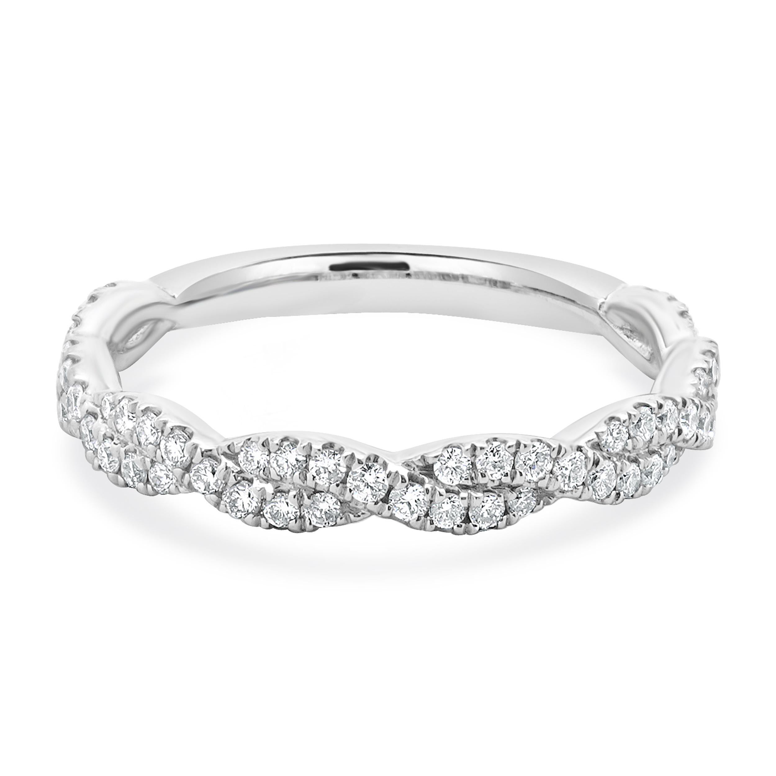 Designer: personalizzato
Materiale: oro bianco 14 carati
Diamante: 64 tagli rotondi a brillante = 0,32cttw
Colore: G
Chiarezza: SI1-2
Misura dell'anello: 7.5 (si prega di prevedere due giorni di spedizione in più per le richieste di misura)
Peso: