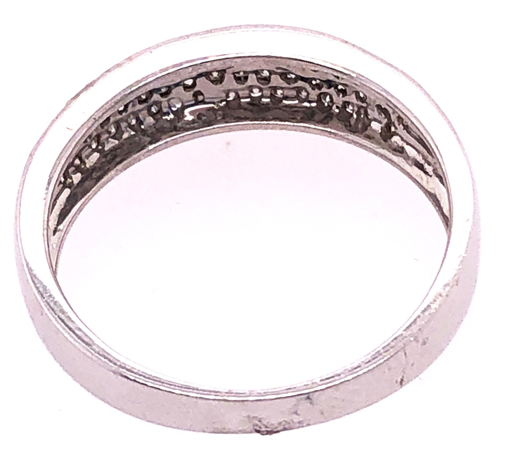 Modern 14 Karat White Gold Diamond Bridal Ring 1.00 TDW For Sale