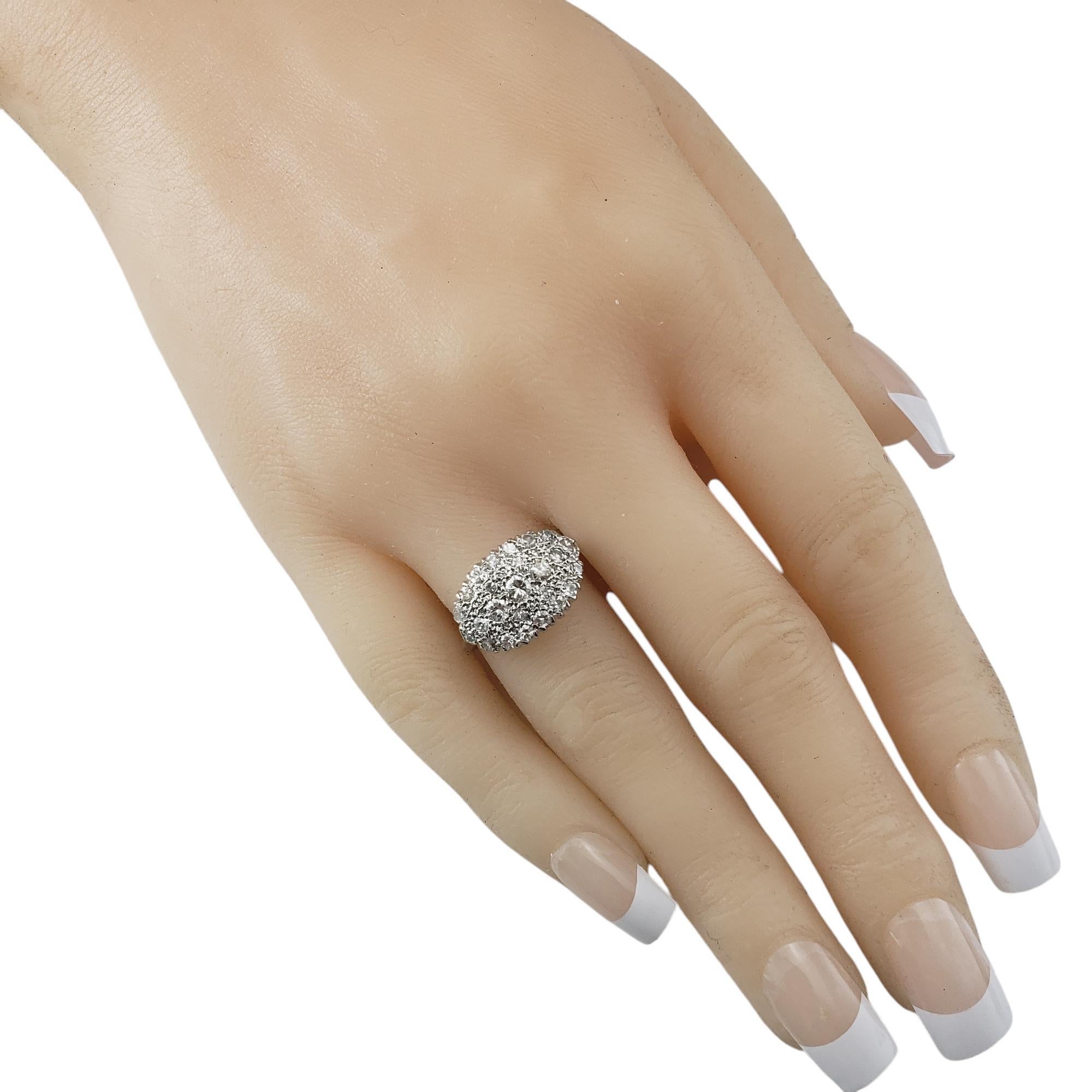 14 Karat Weißgold Diamant-Cluster-Ring Größe 7,75  #20709 im Zustand „Gut“ im Angebot in Washington Depot, CT