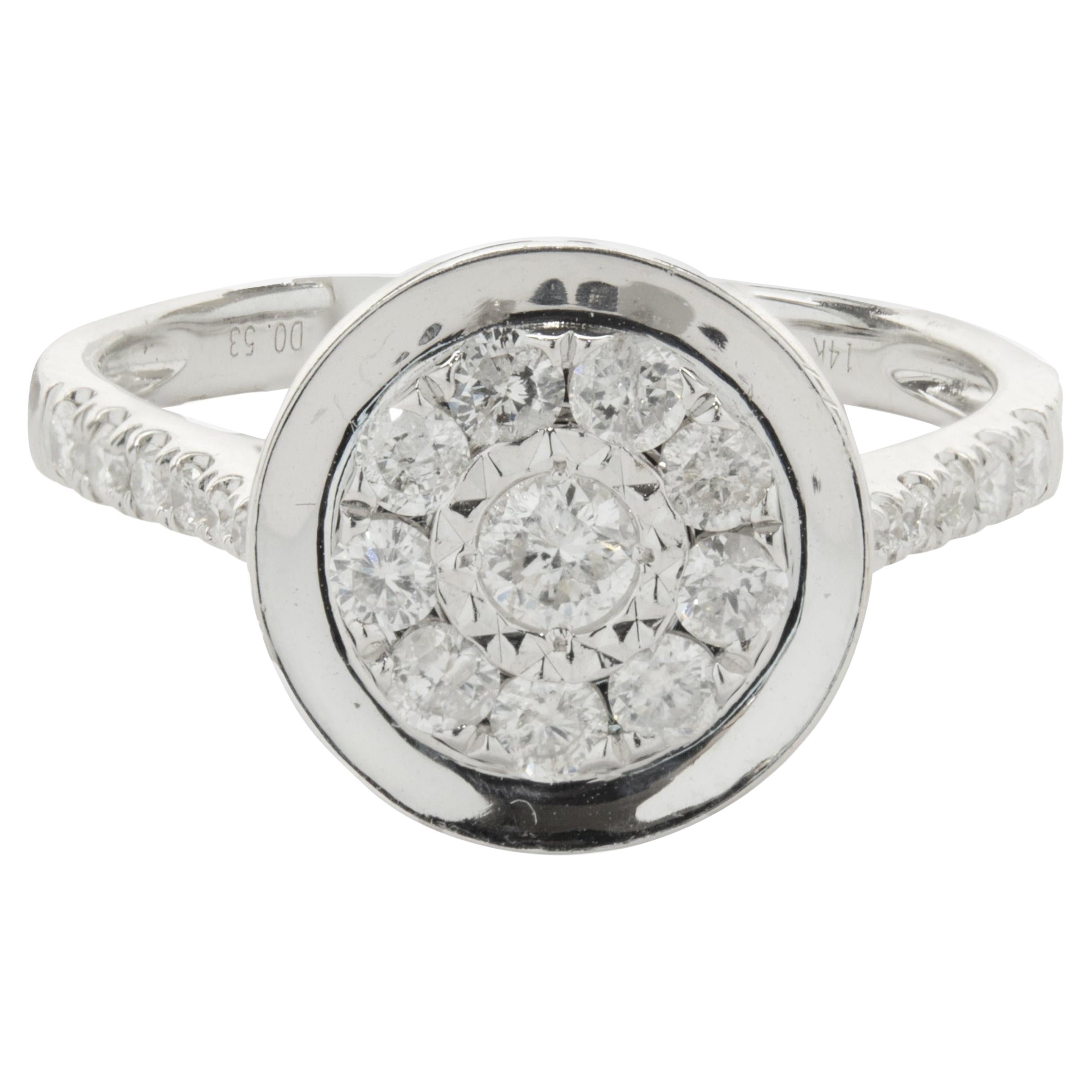 Racimo de Diamantes de Oro Blanco de 14 Kilates con Halo de Espejo en venta