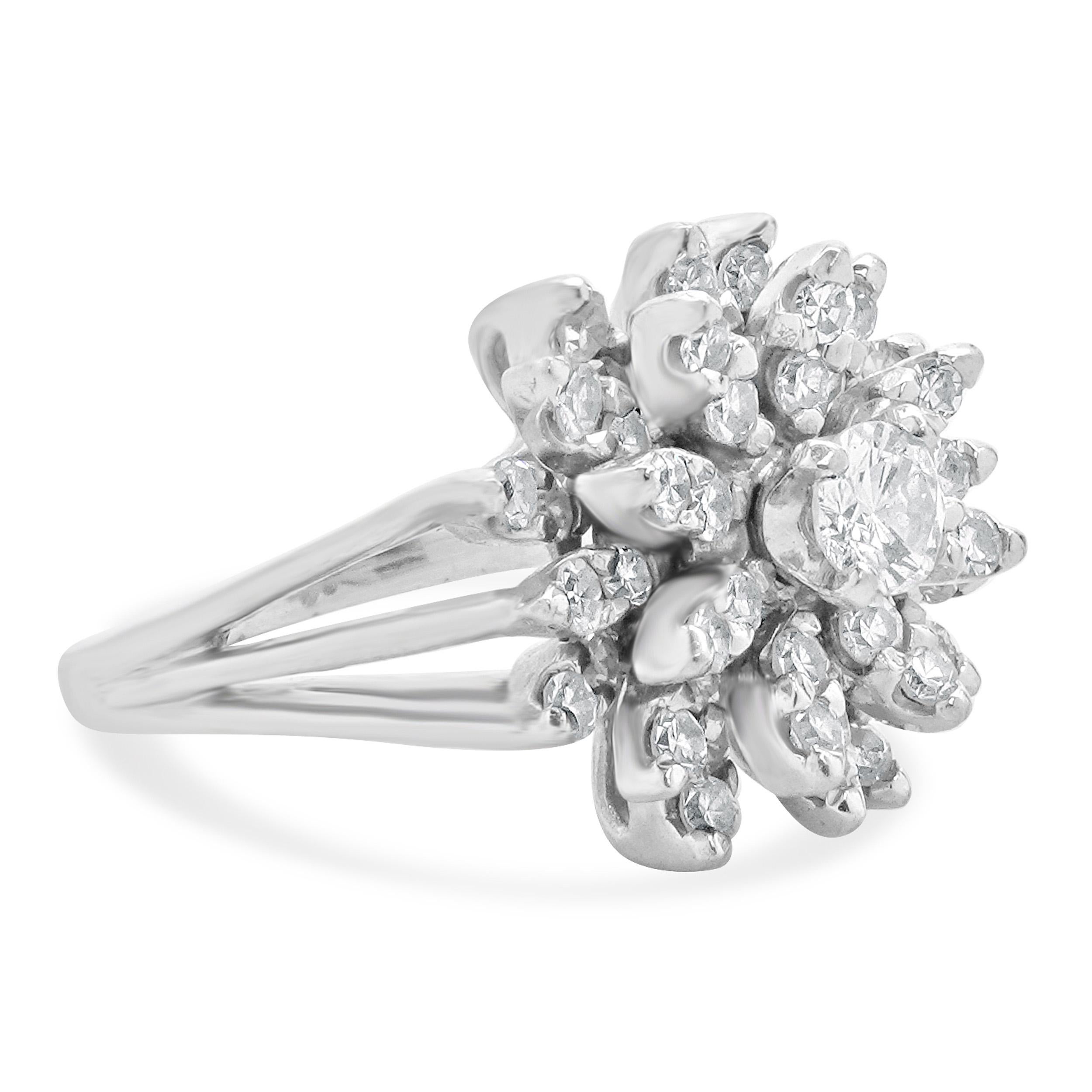 Anello cocktail con diamante in oro bianco 14 carati In condizioni ottime in vendita a Scottsdale, AZ