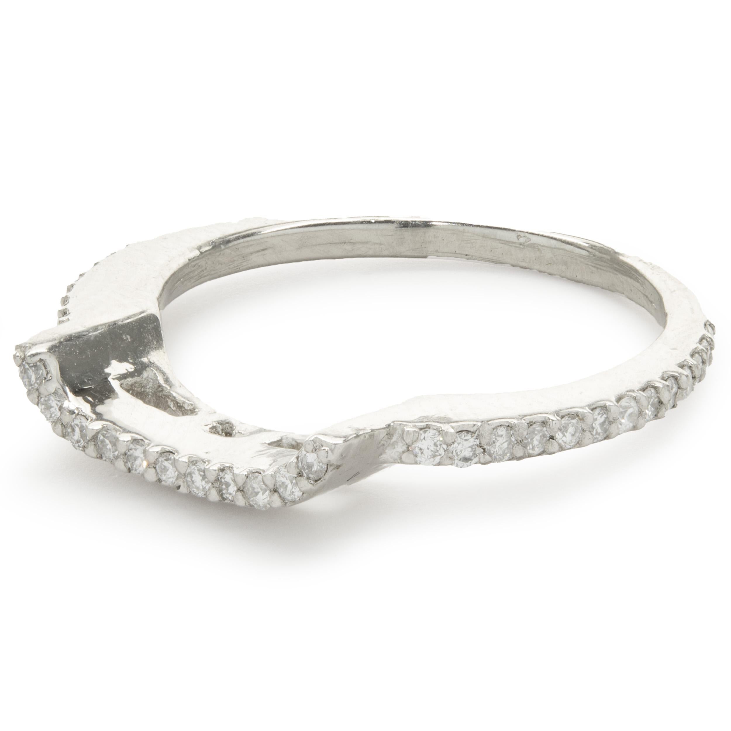 14 Karat Weißgold Diamant-Contour-Ring im Zustand „Hervorragend“ im Angebot in Scottsdale, AZ