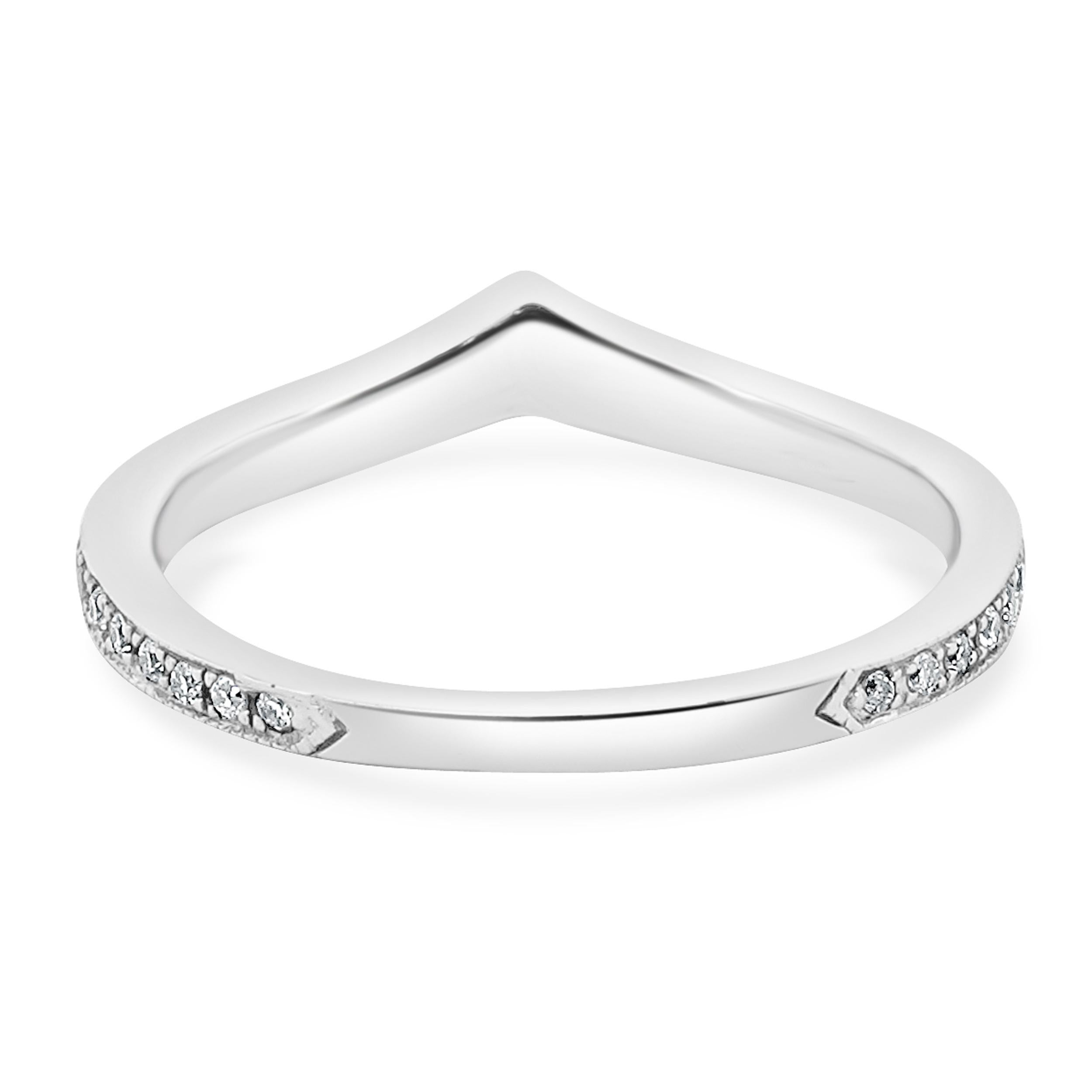 Taglio rotondo Fascia sagomata con diamante in oro bianco 14 carati in vendita