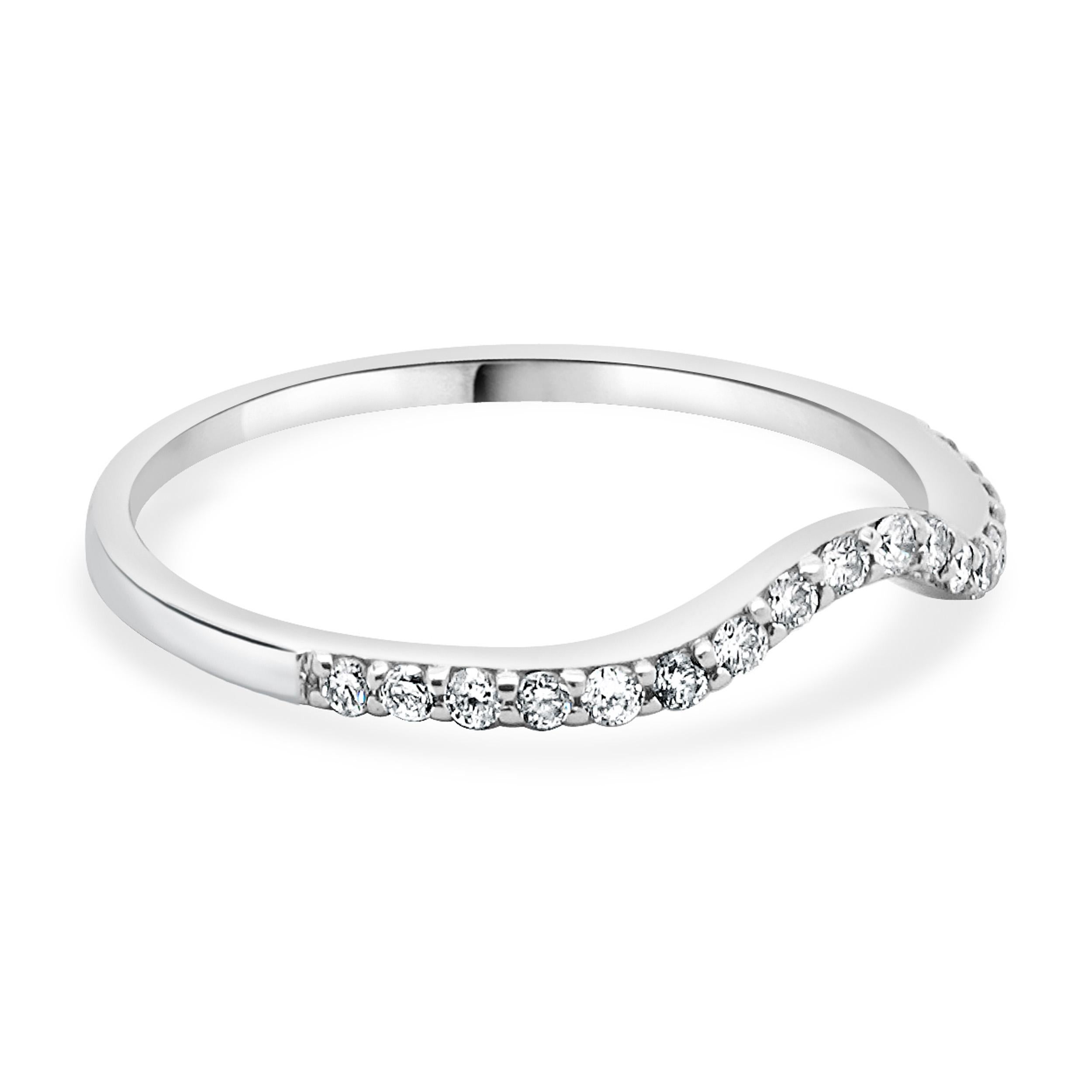 14 Karat White Gold Diamond Contoured Band In Excellent Condition For Sale In Scottsdale, AZ