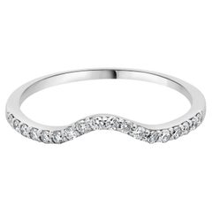 Anillo contorneado de diamantes en oro blanco de 14 quilates