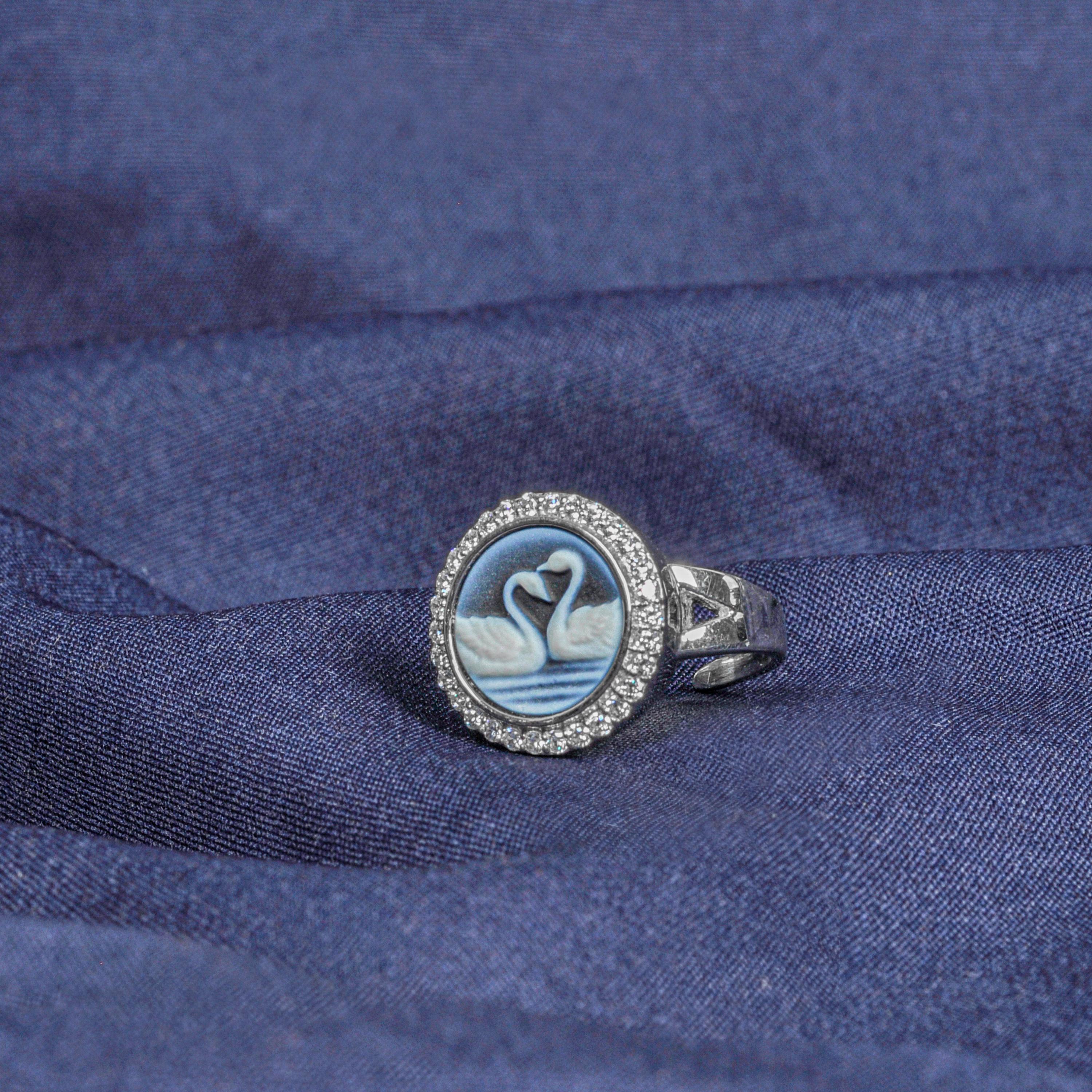 For Sale:  14 Karat White Gold Diamond Couple Swan Agate Cameo Flexible Ring 11