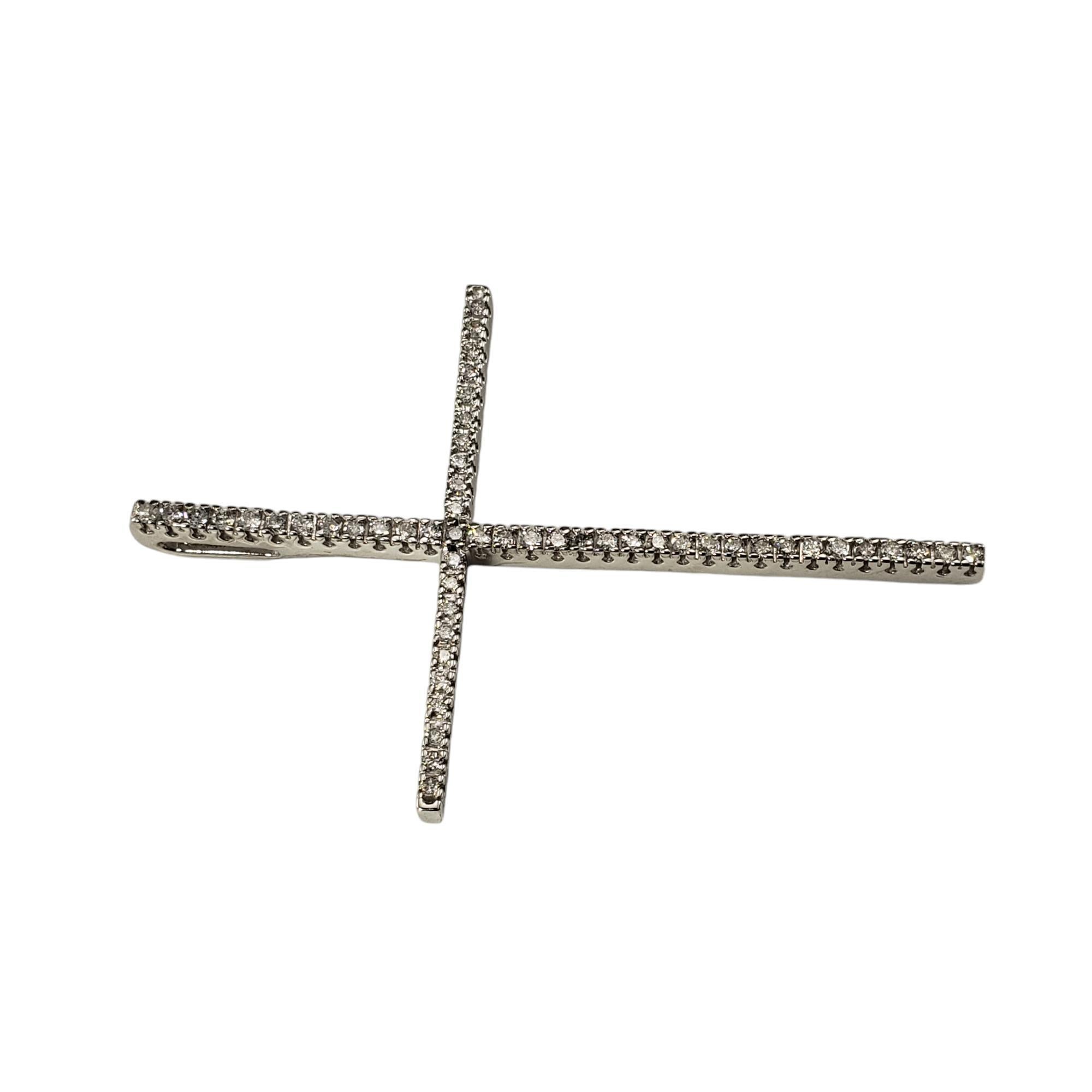 Contemporaneo Ciondolo a croce con diamante in oro bianco 14 carati #18982 in vendita