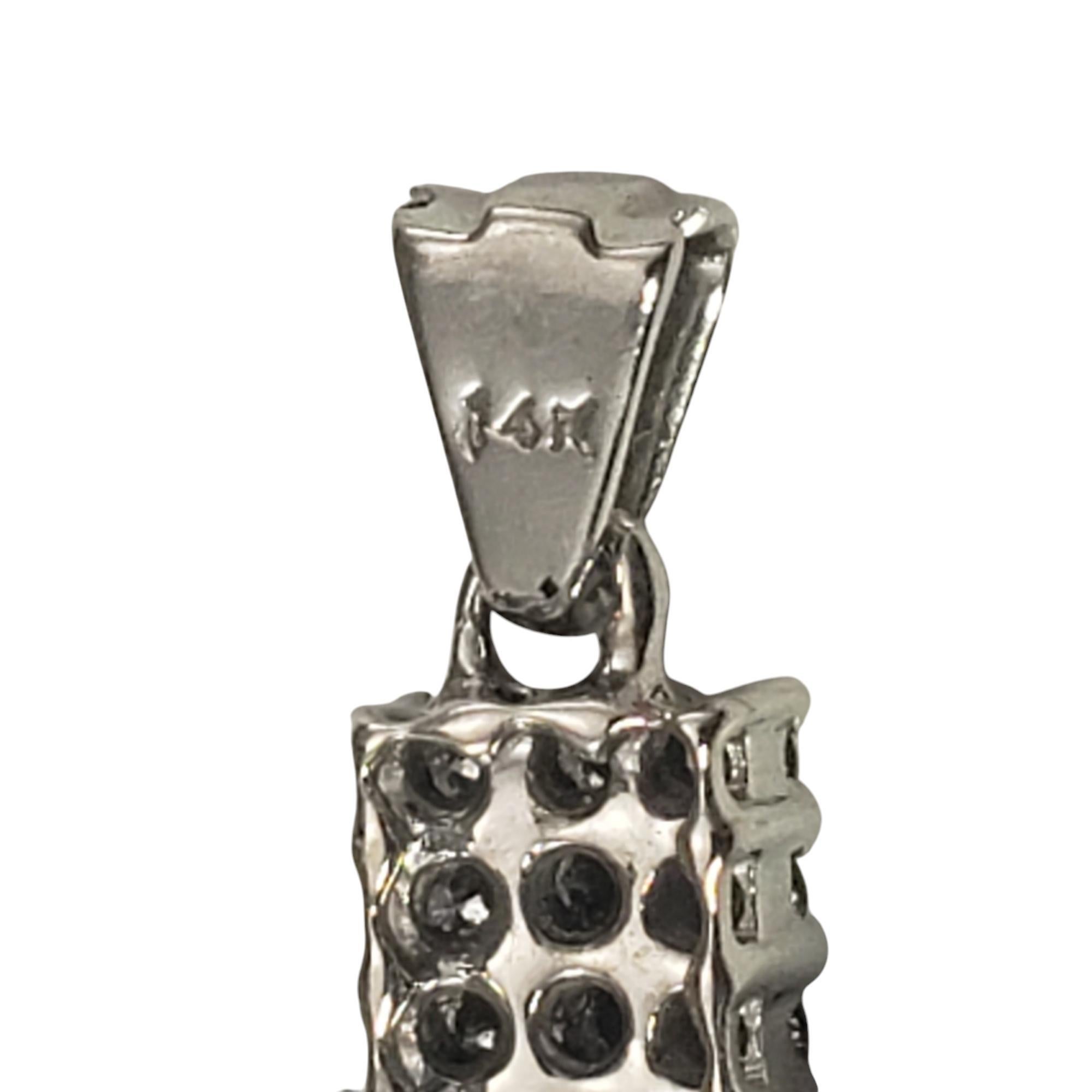 Colgante Cruz de Diamantes de Oro Blanco de 14 Kilates #20758 en Bueno estado para la venta en Washington Depot, CT