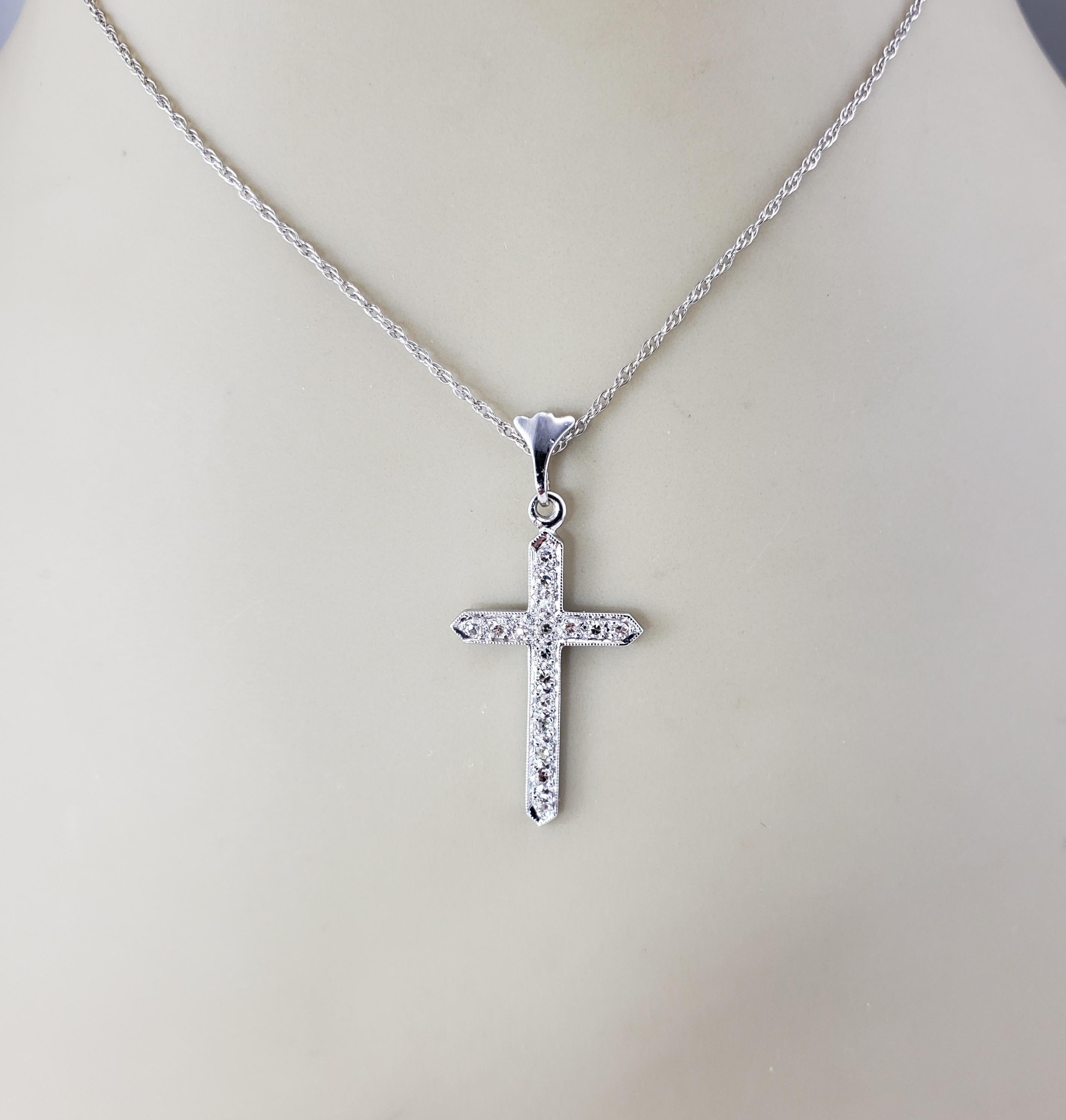 Collana con ciondolo a forma di croce in oro bianco 14 carati #21539 in vendita 3