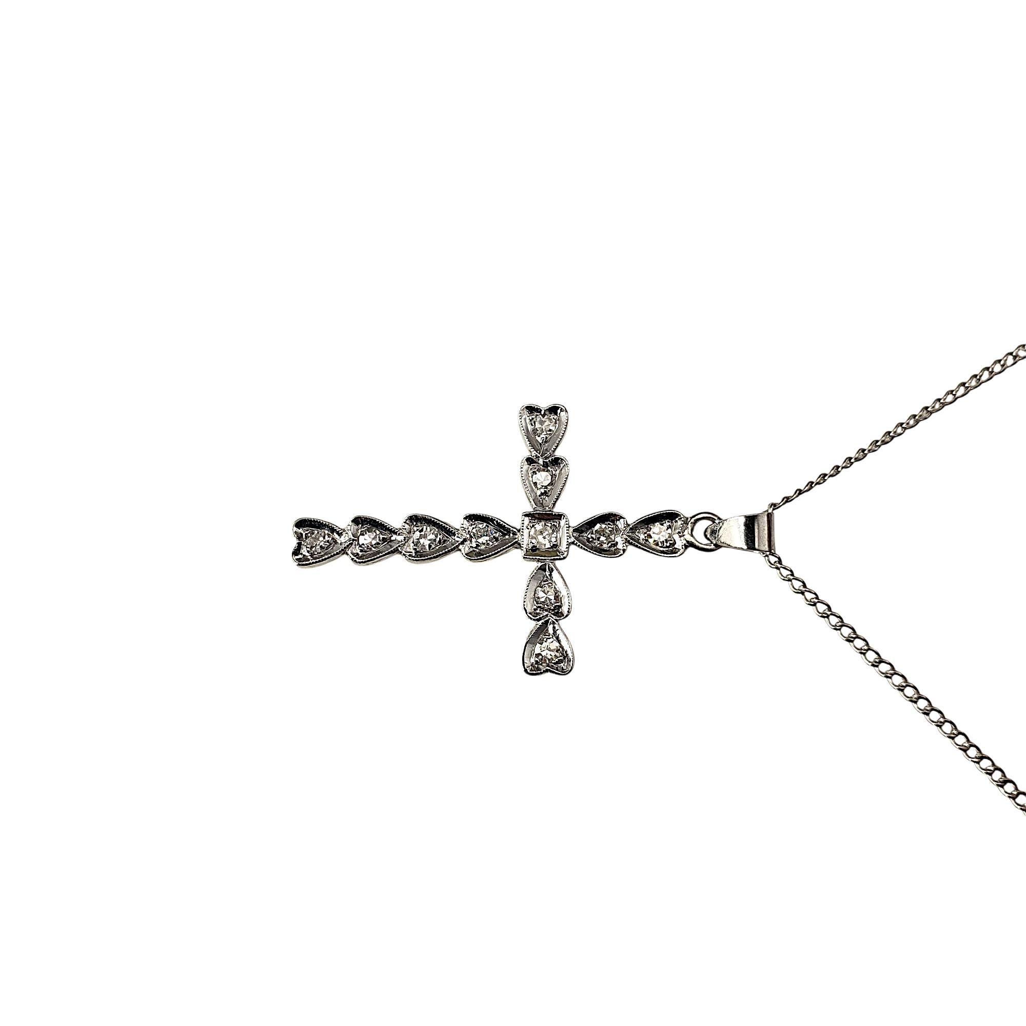 Collana con ciondolo a croce in oro bianco 14 carati #21563 In condizioni buone in vendita a Washington Depot, CT