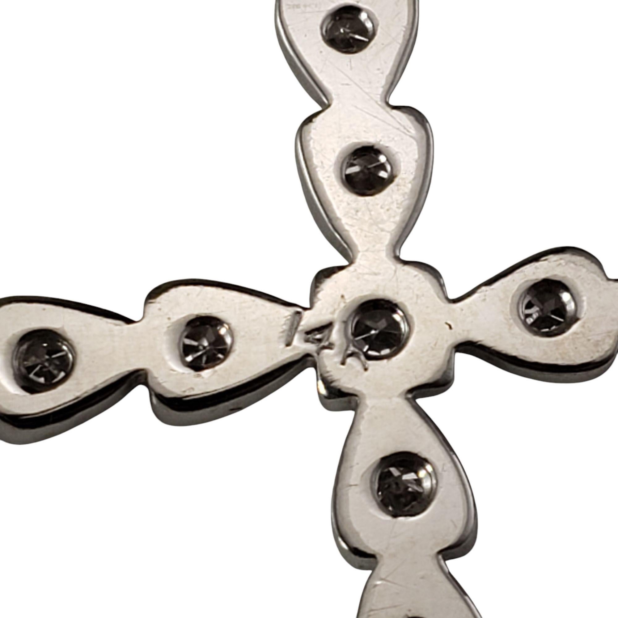 Collana con ciondolo a croce in oro bianco 14 carati #21563 in vendita 1