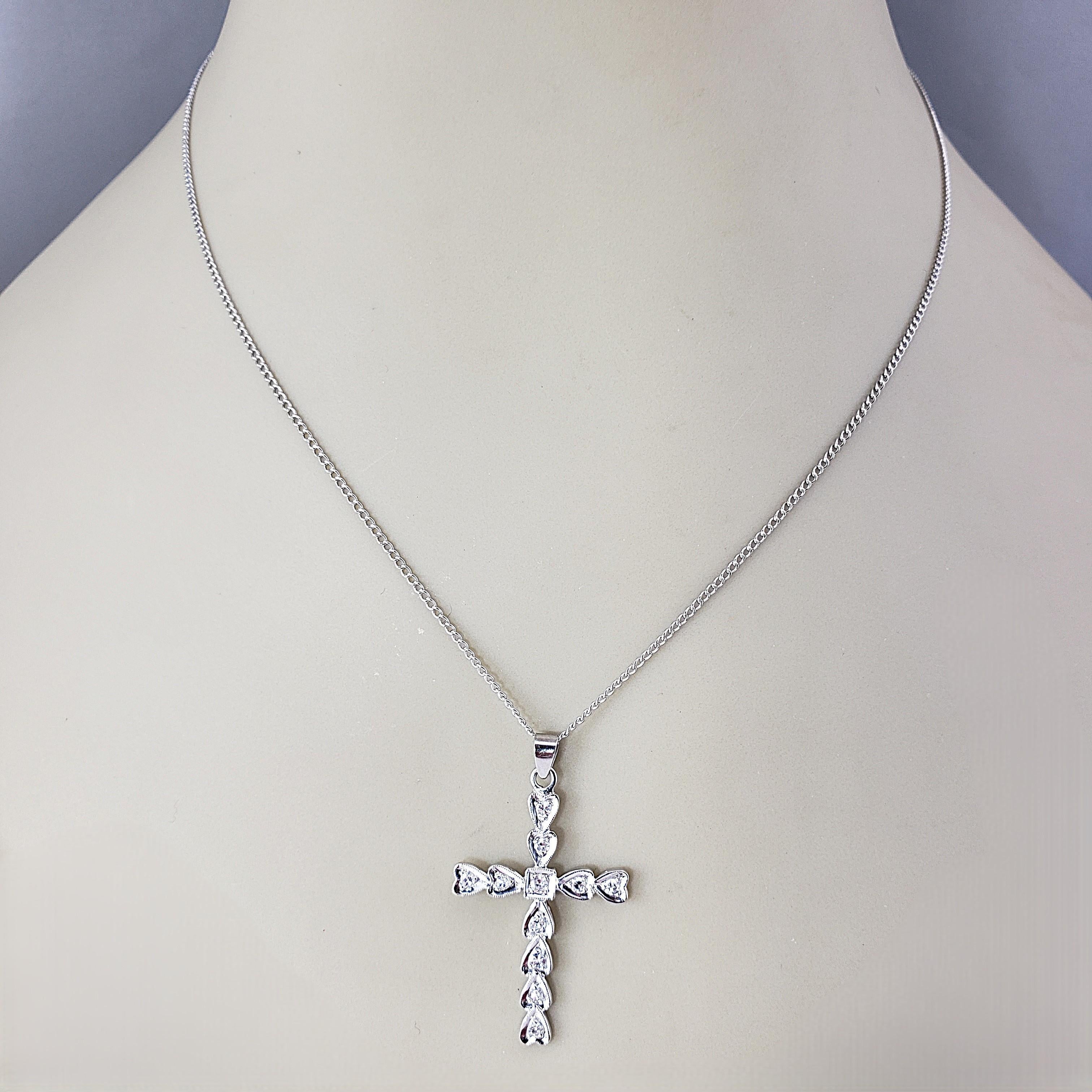 Collana con ciondolo a croce in oro bianco 14 carati #21563 in vendita 2