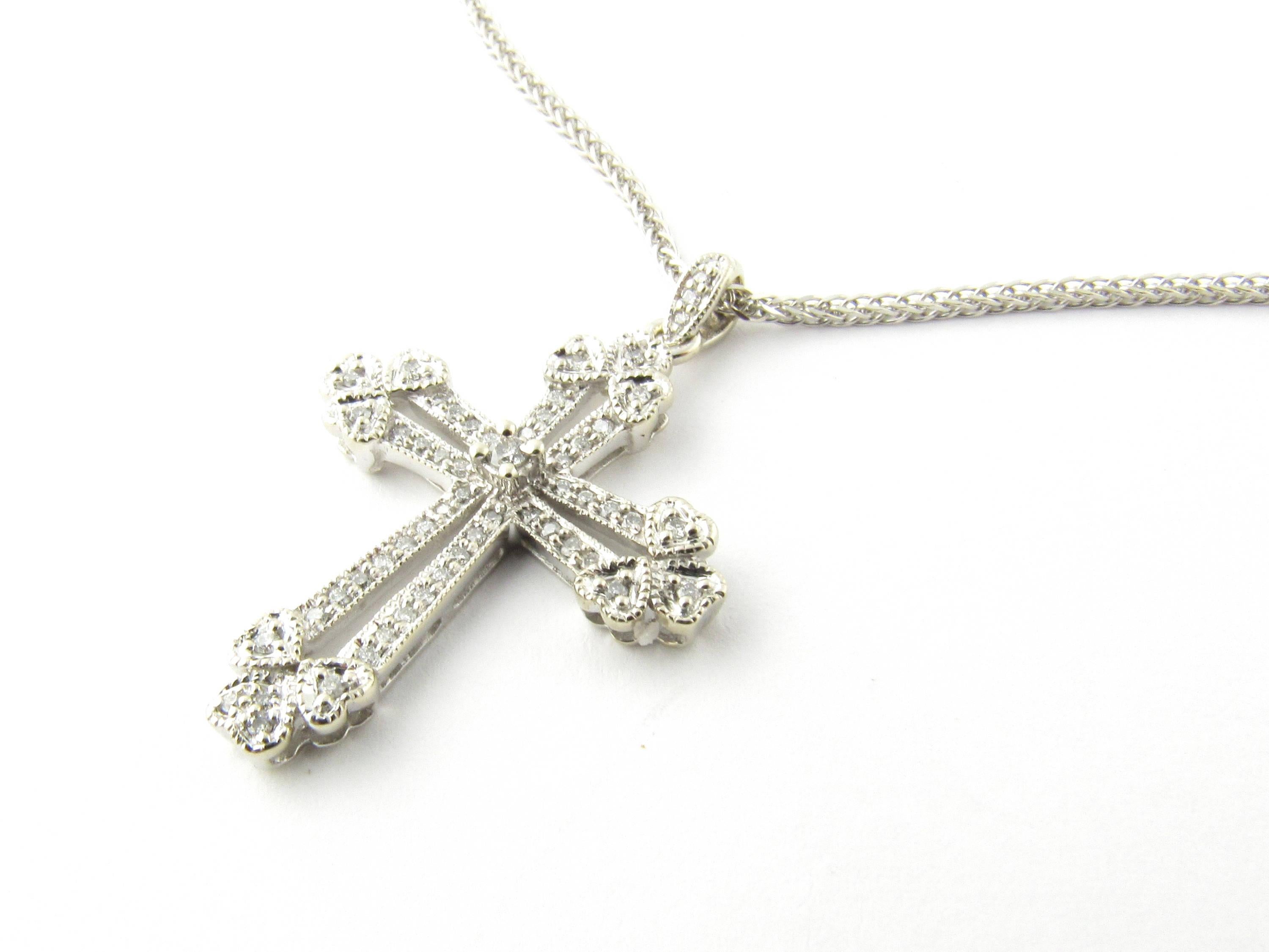 14 Karat White Gold Diamond Cross Pendant Necklace In Excellent Condition In Washington Depot, CT