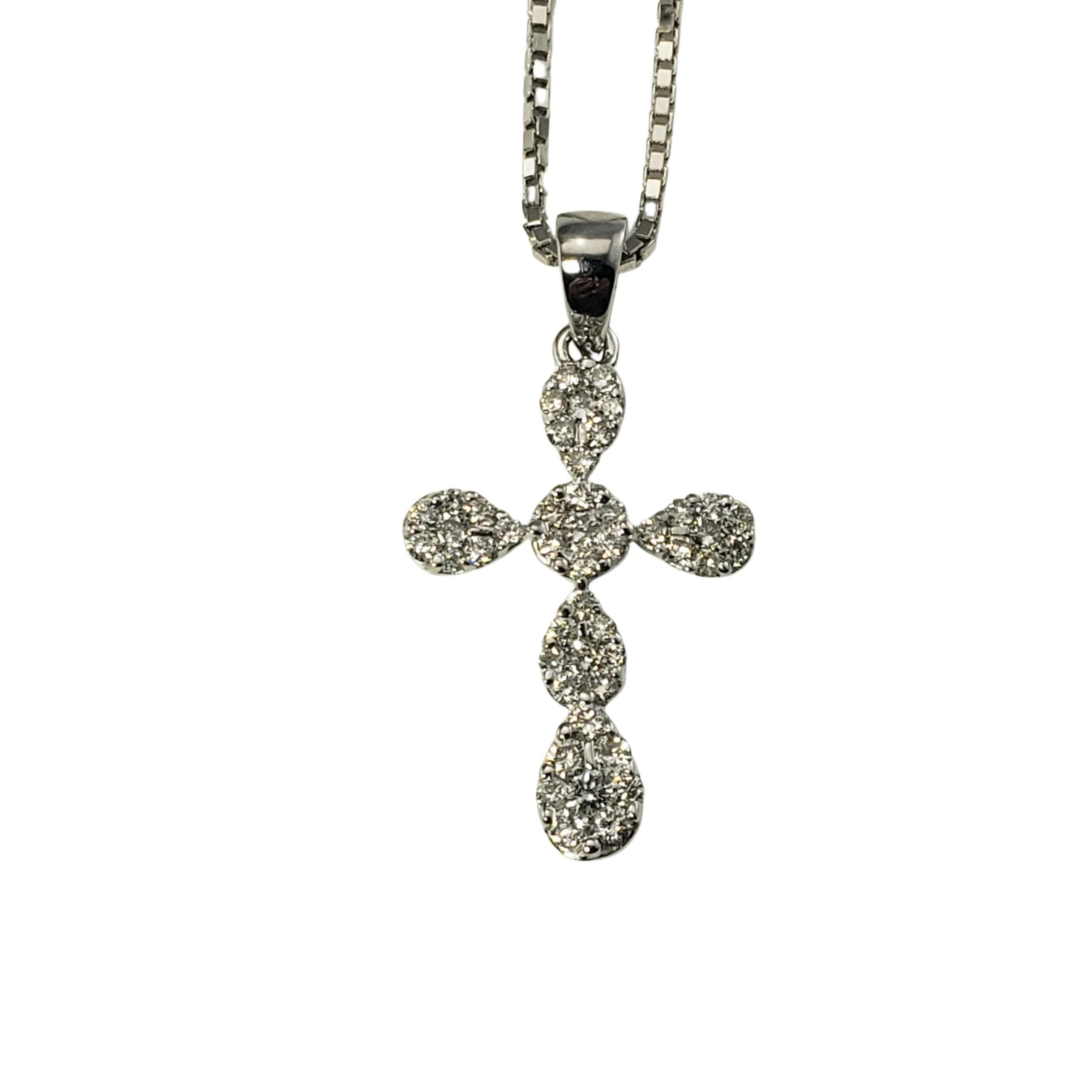 Brilliant Cut 14 Karat White Gold Diamond Cross Pendant Necklace For Sale
