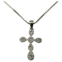 Collier pendentif croix en or blanc 14 carats et diamants