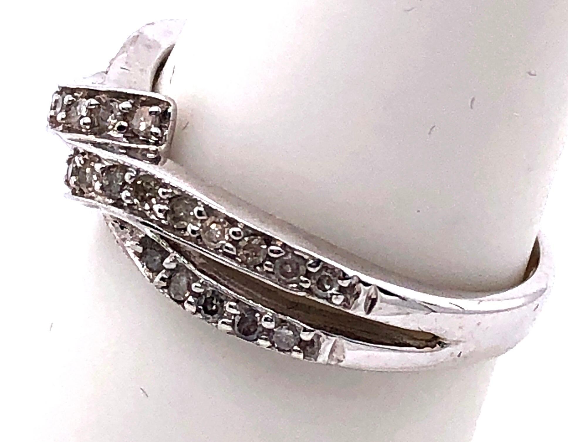 14 Karat White Gold Diamond Crossover Ring Wedding Band In Good Condition For Sale In Stamford, CT