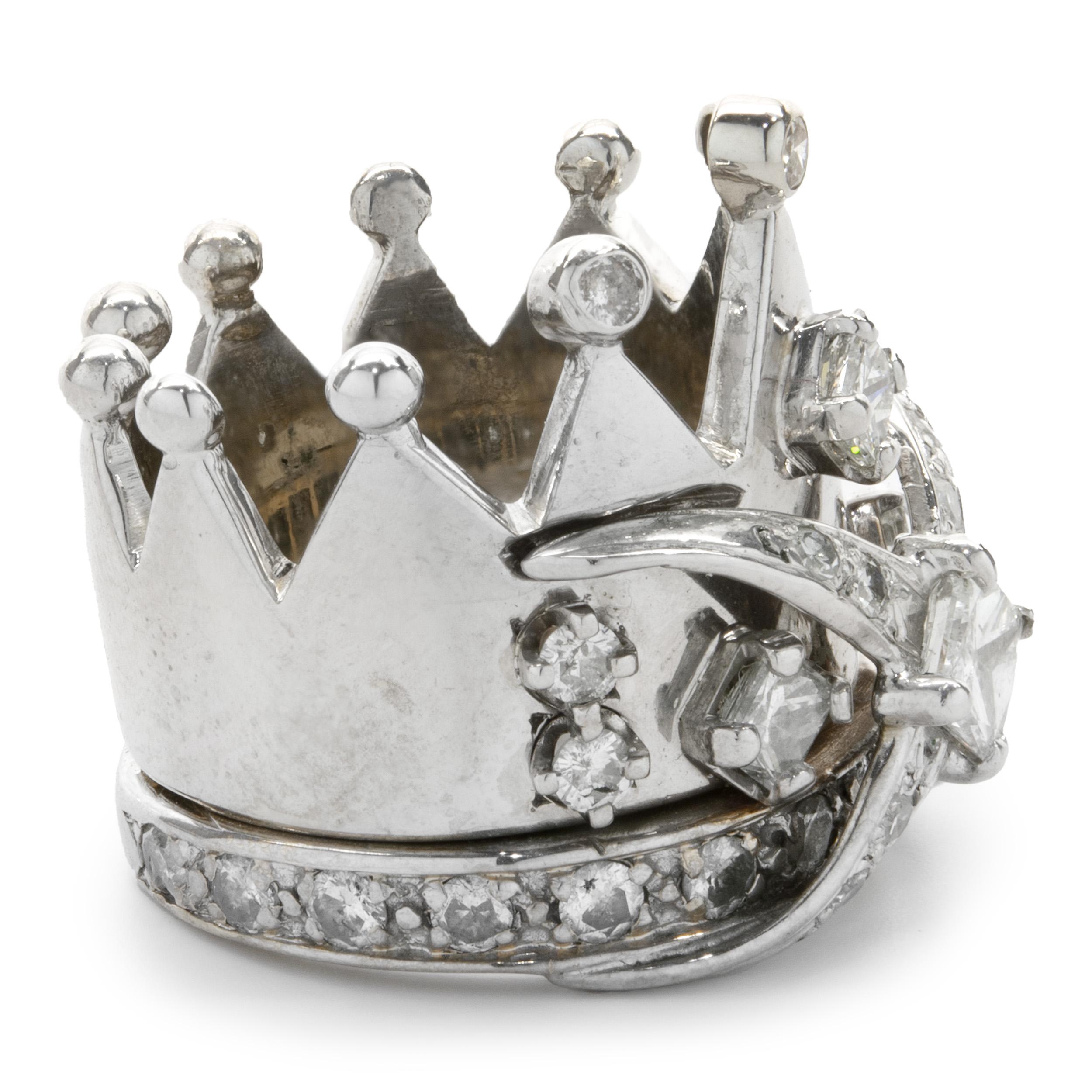 14 Karat White Gold Diamond Crown Ring In Excellent Condition For Sale In Scottsdale, AZ