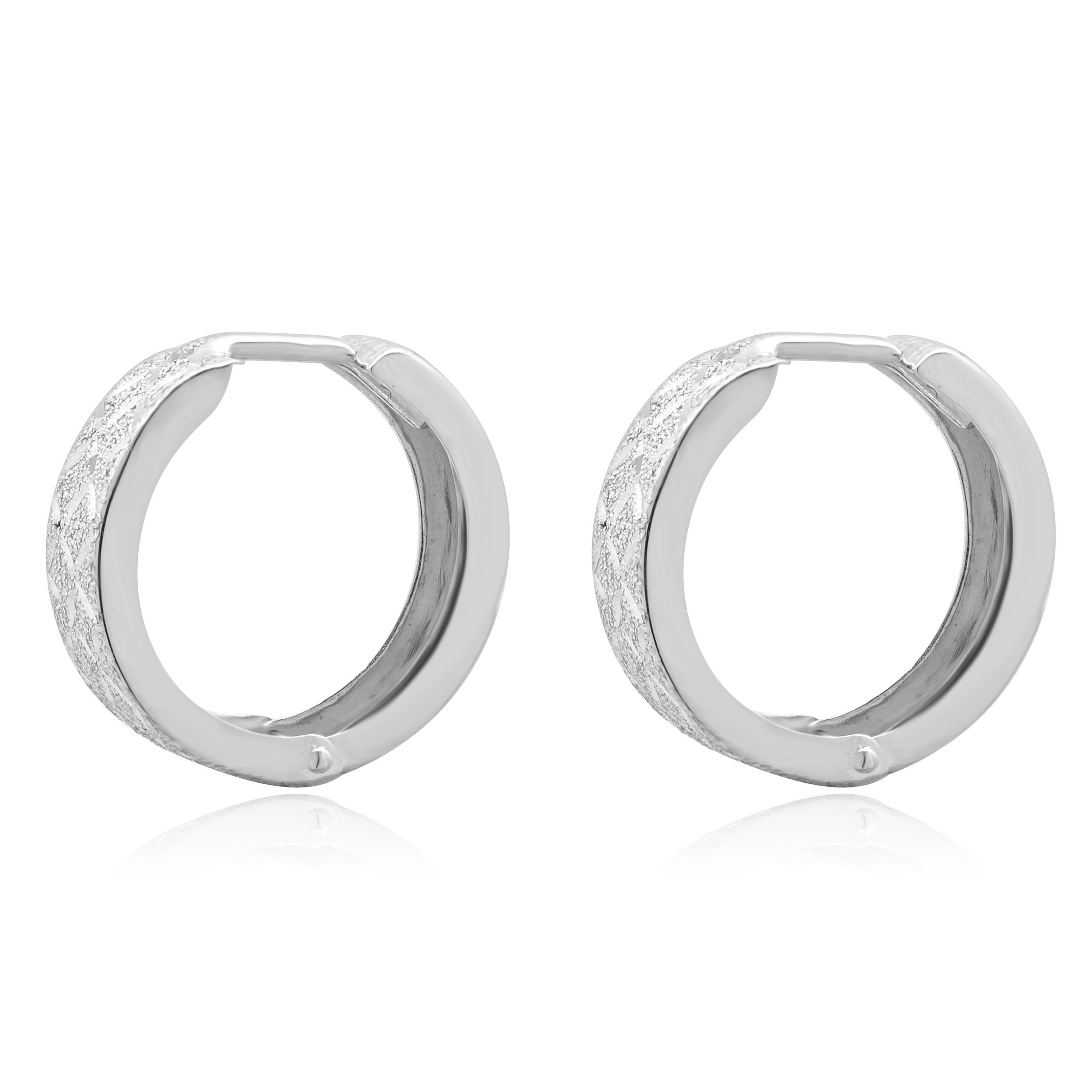 Pendientes de aro de oro blanco de 14 quilates con corte de diamante Corte redondo en venta